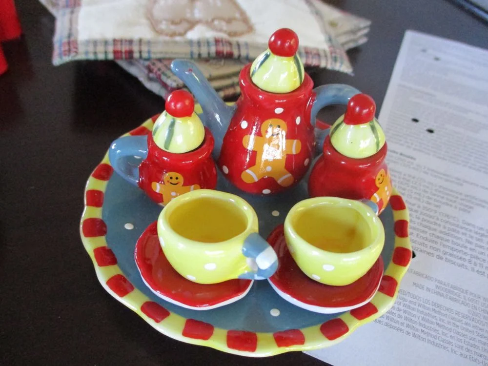 child's gingerbread tea set