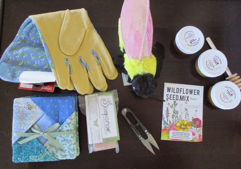 Bee Lovers Honey Sampler Gift Set inside.jpg