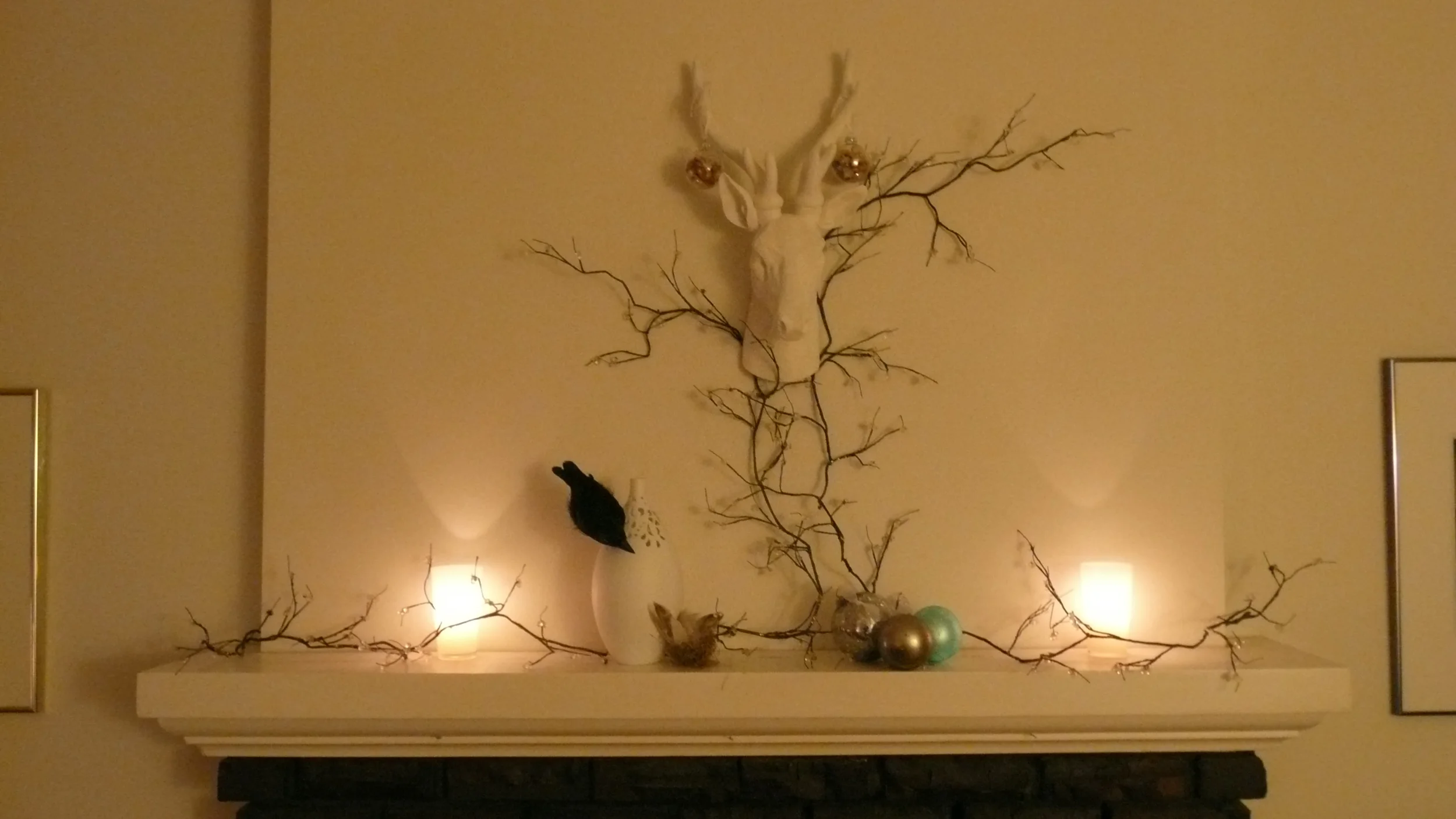 organic-mantel-christmas-decor.jpg