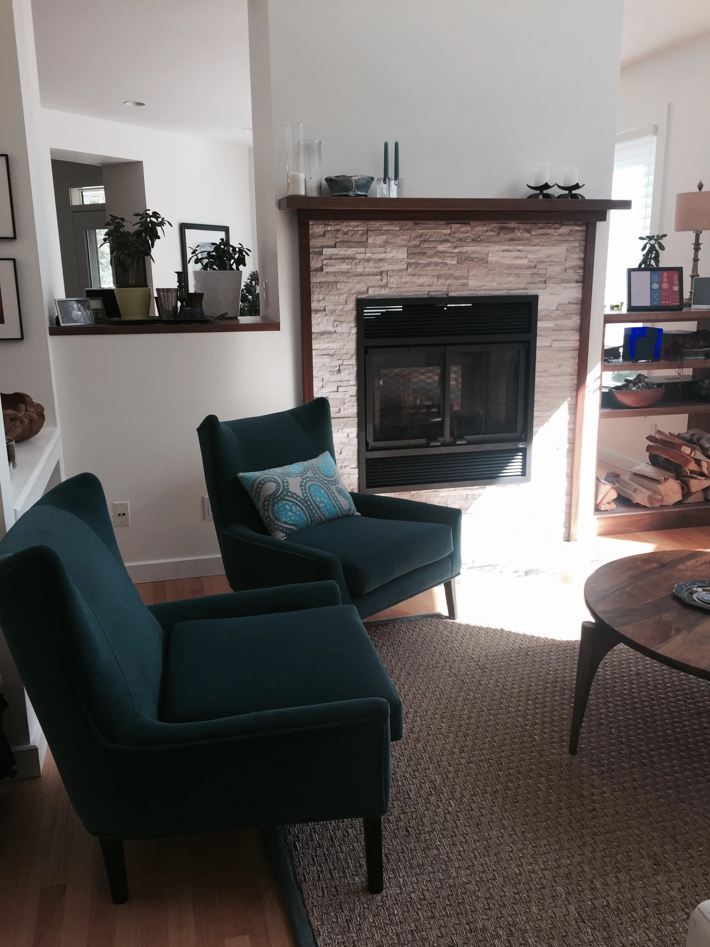 Villa+Avenue+Living+Room+Fireplace.jpg