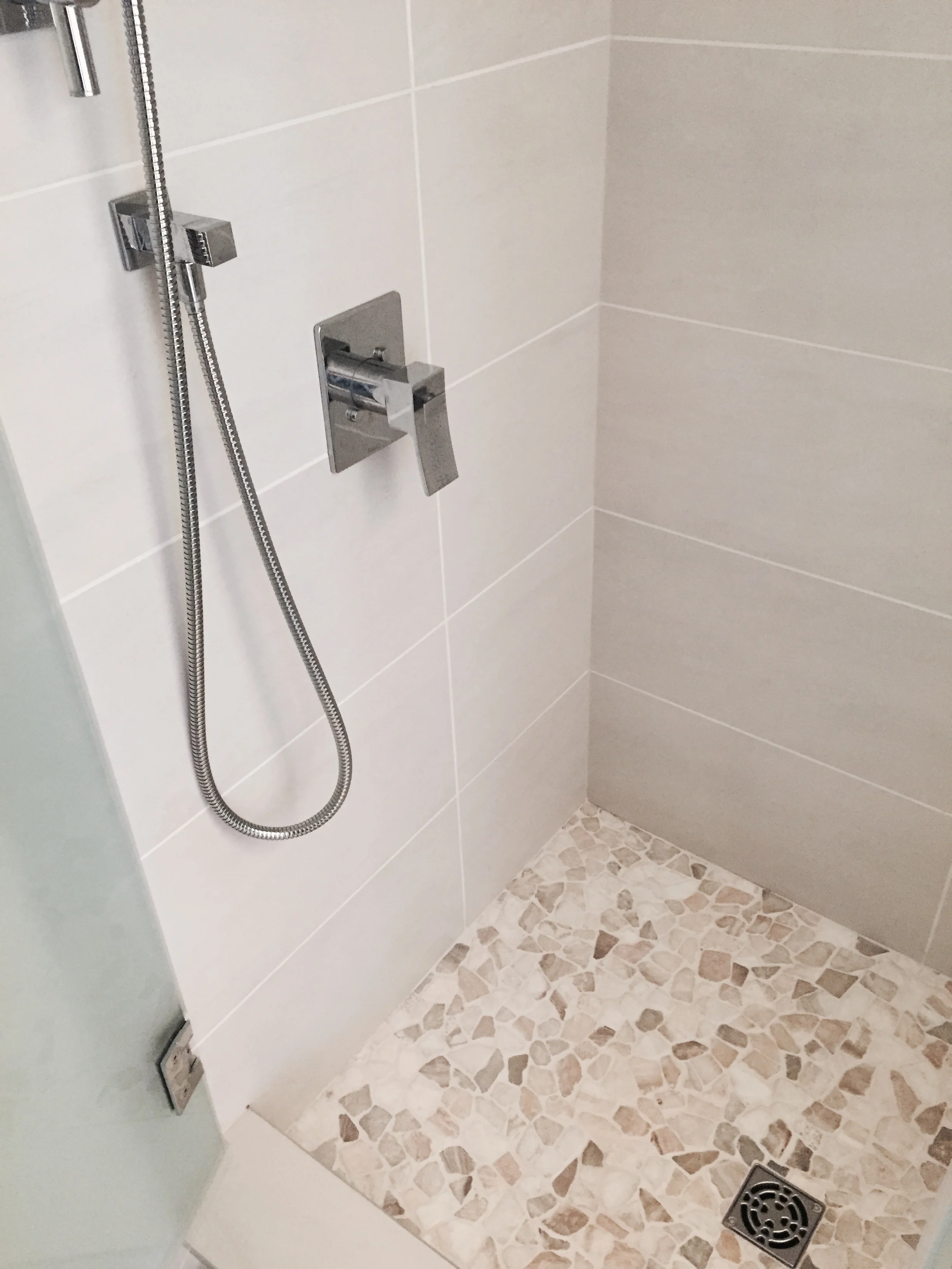 Villa+Avenue+Main+Bathoom+Pebble+Shower.jpg