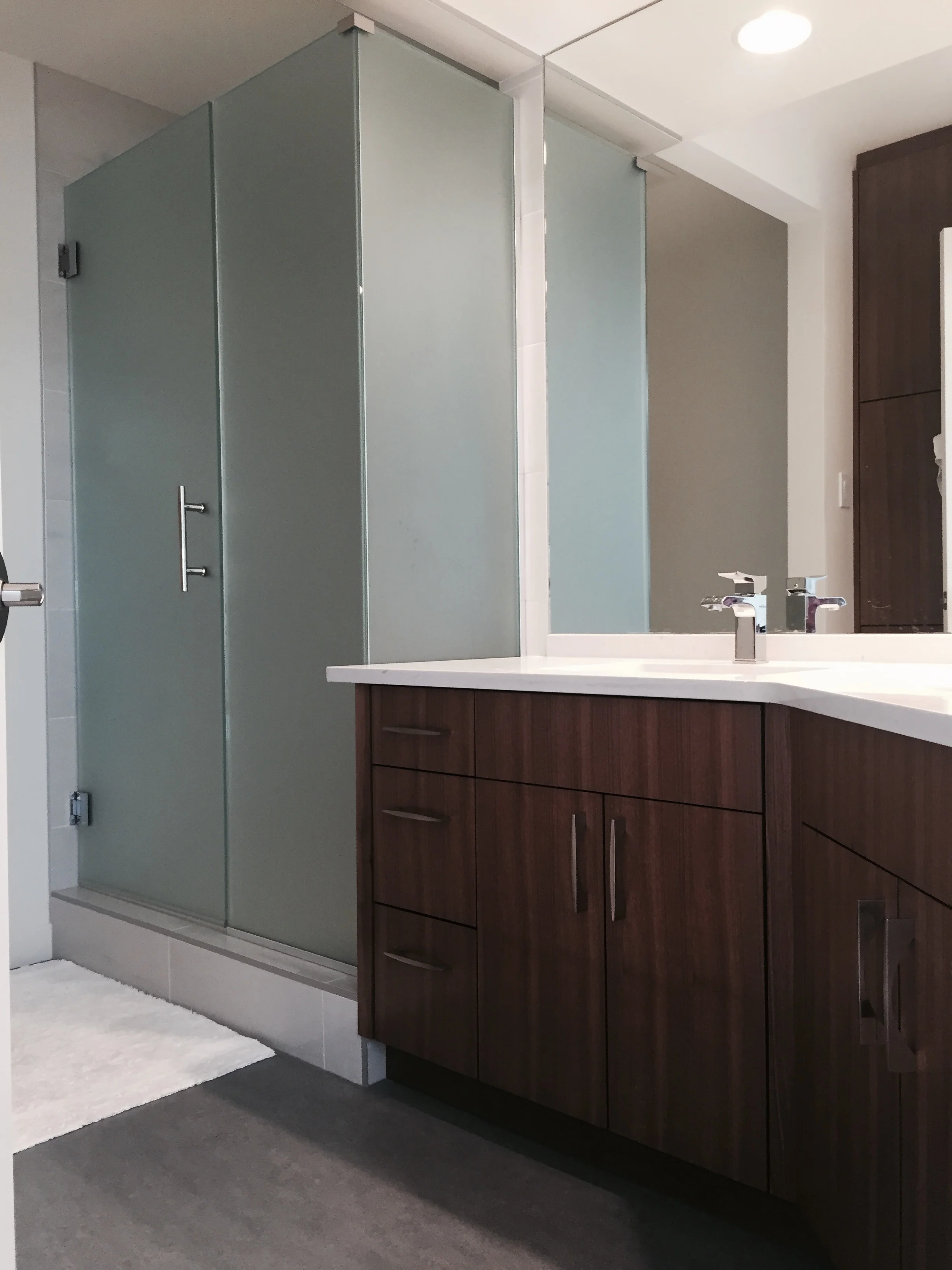 Villa+Avenue+Main+Bathroom+Shower+Vanity.jpg