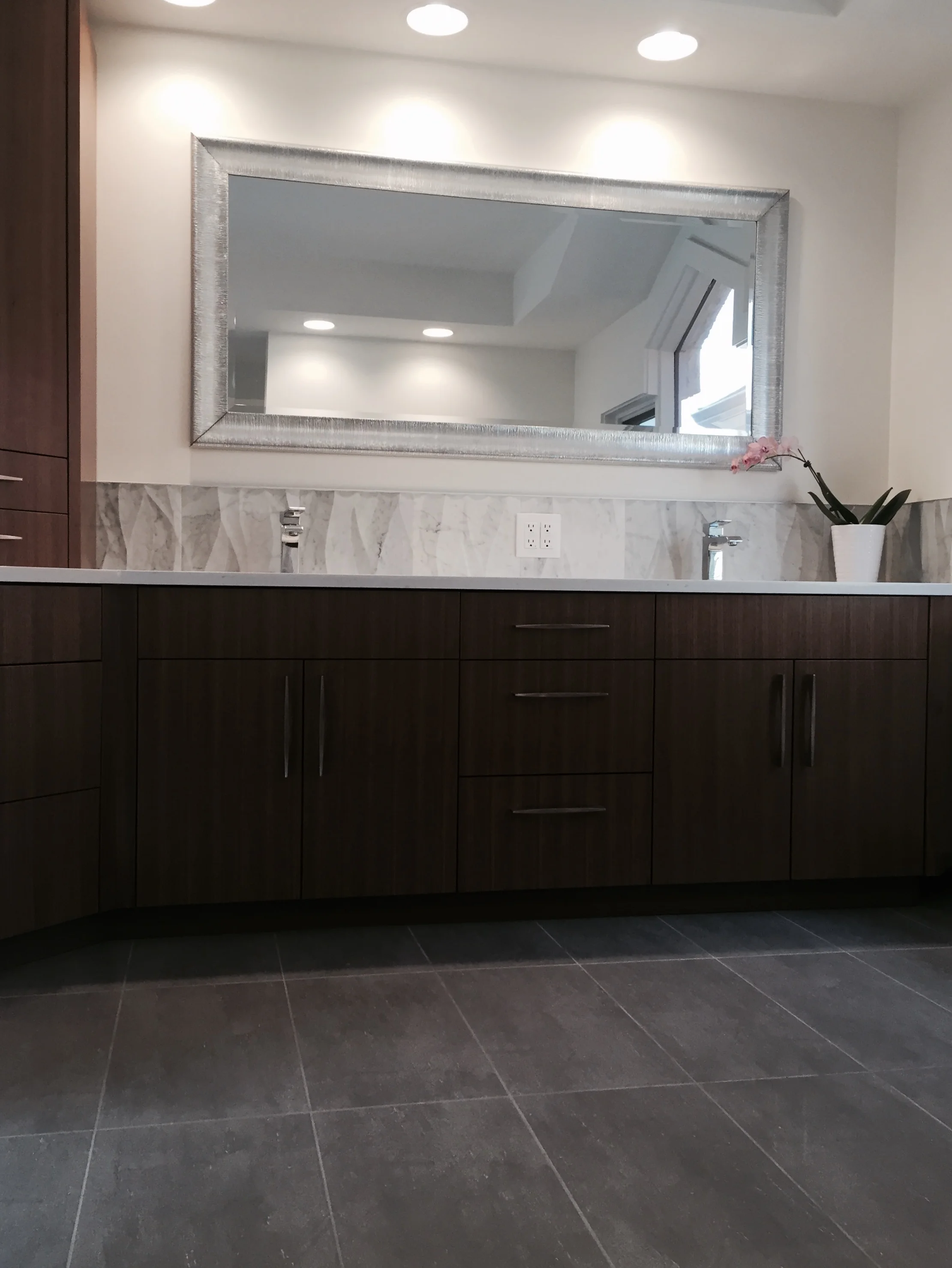 Villa+Avenue+Master+Bathroom+Vanity.jpg