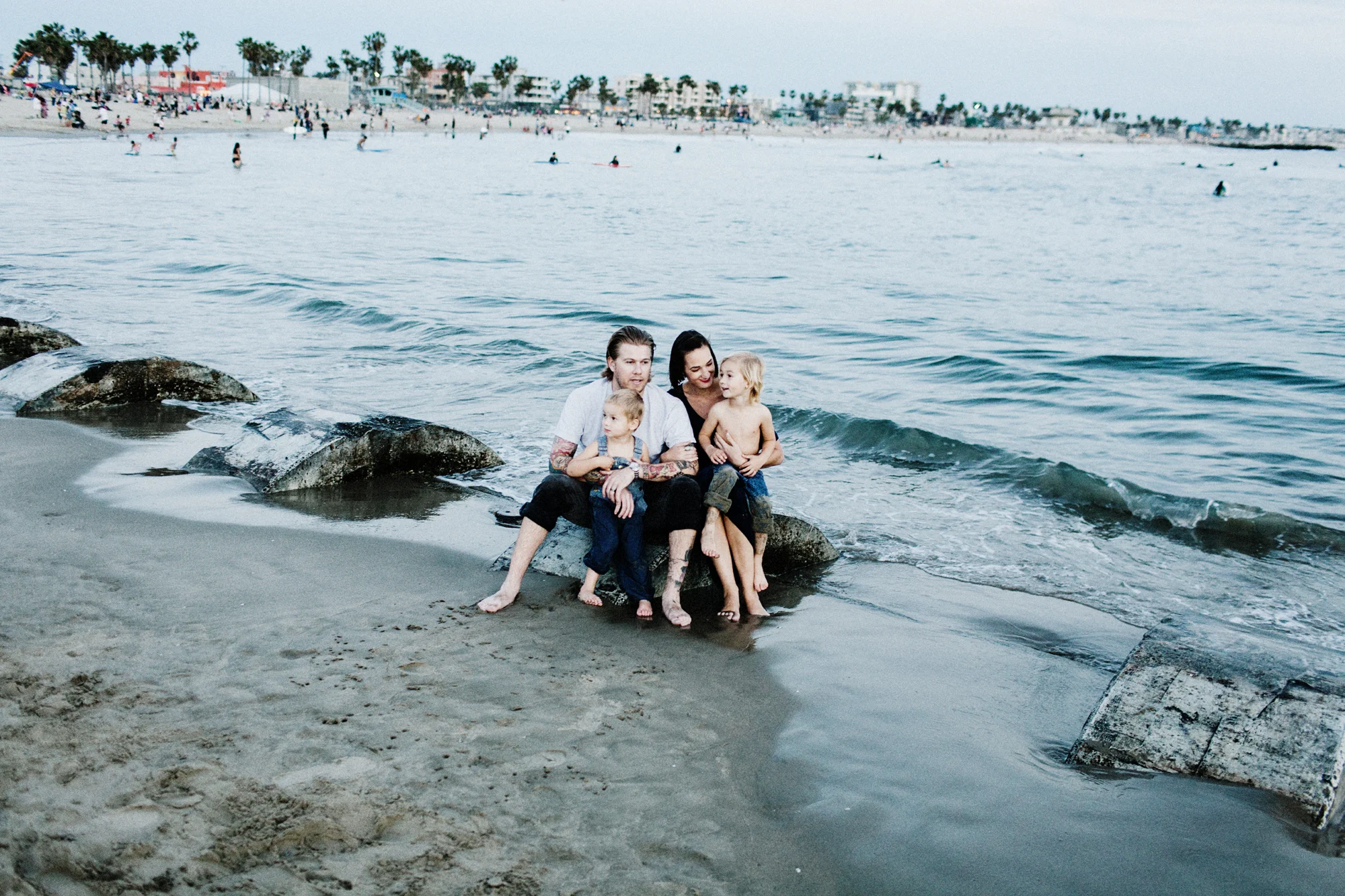 023-family-portrait--mattandtish--venice-beach.jpg