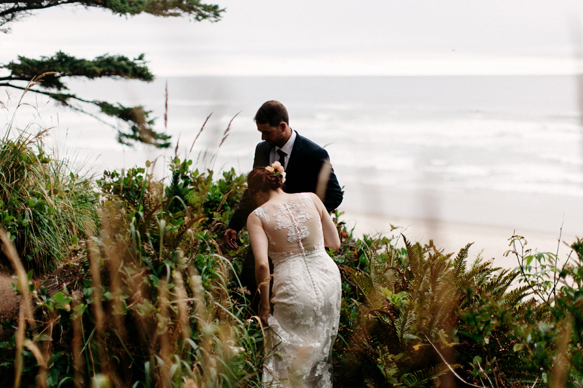 hug point elopement