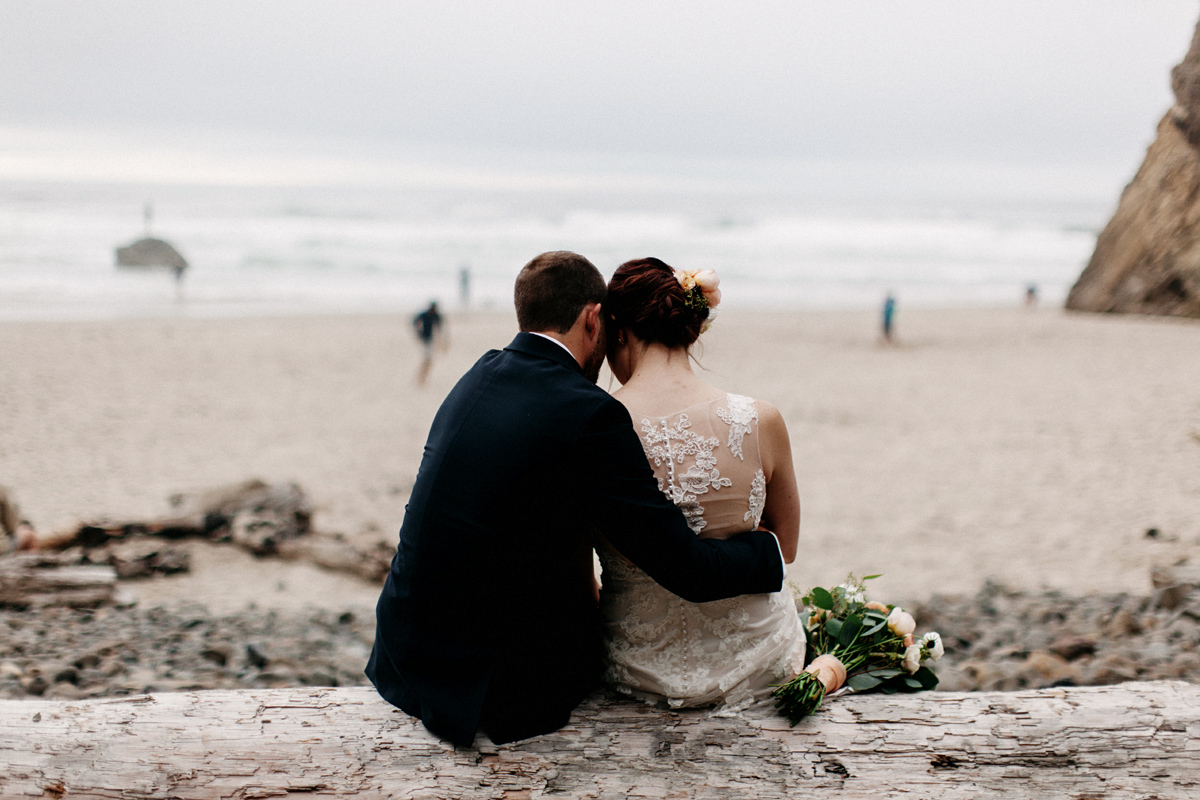 hug point elopement