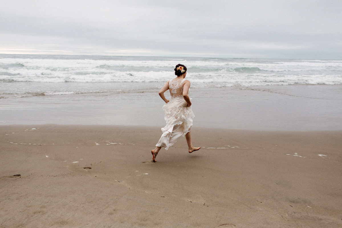 hug point elopement