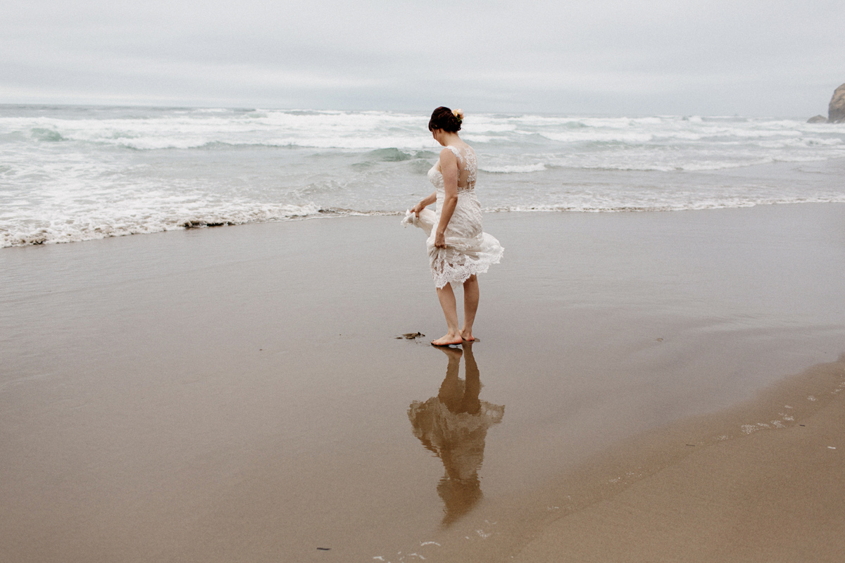 hug point elopement