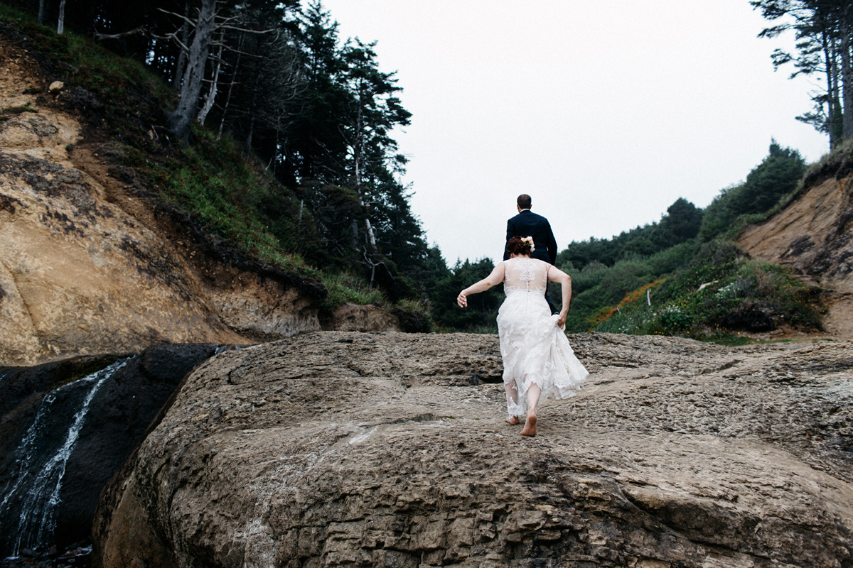 hug point elopement