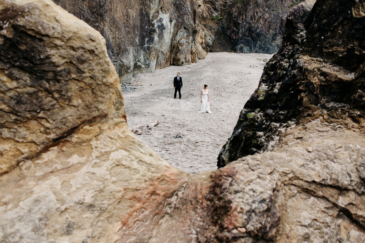 hug point elopement