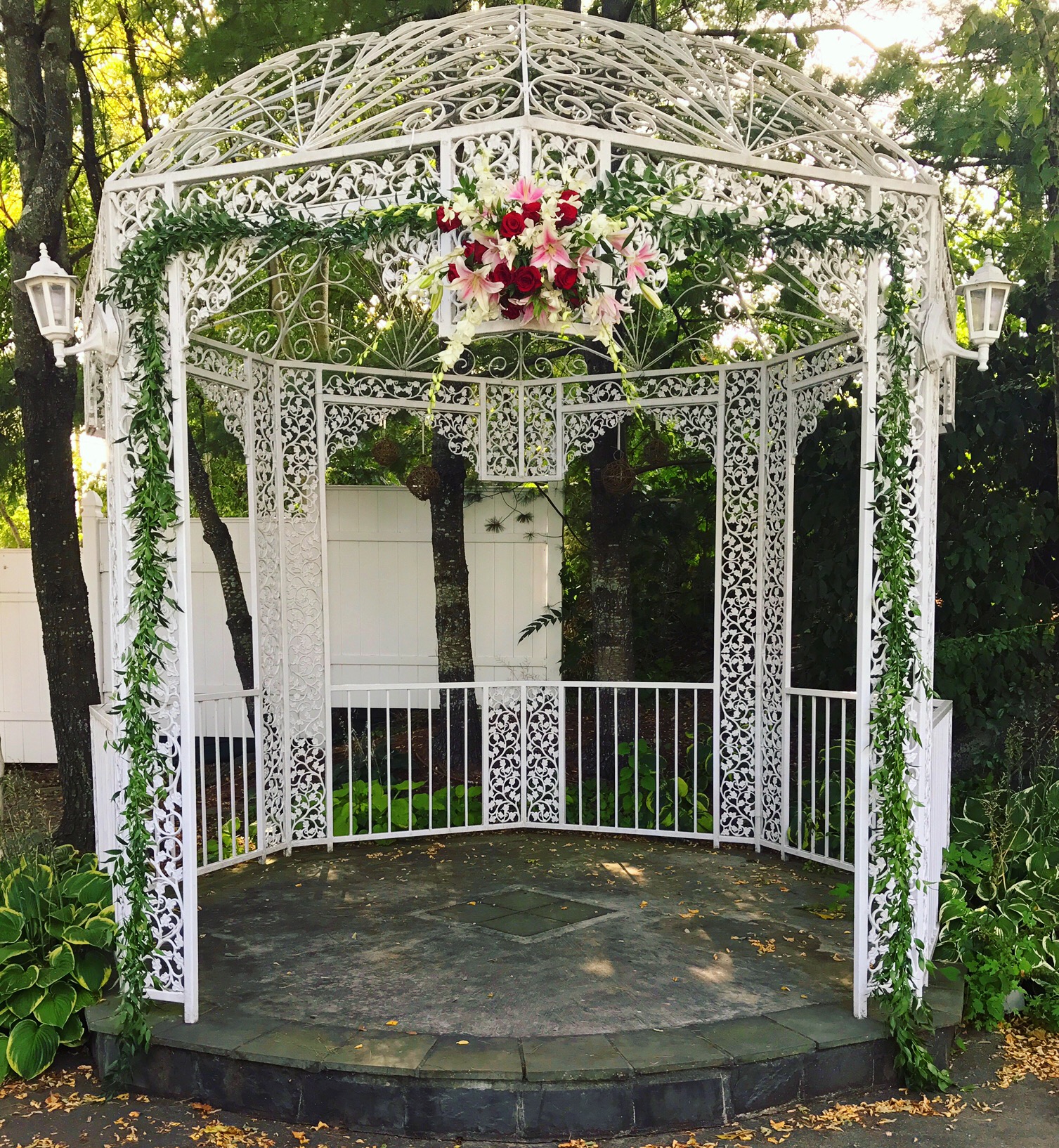 Evelisa Floral & Design: Gazebo flowers