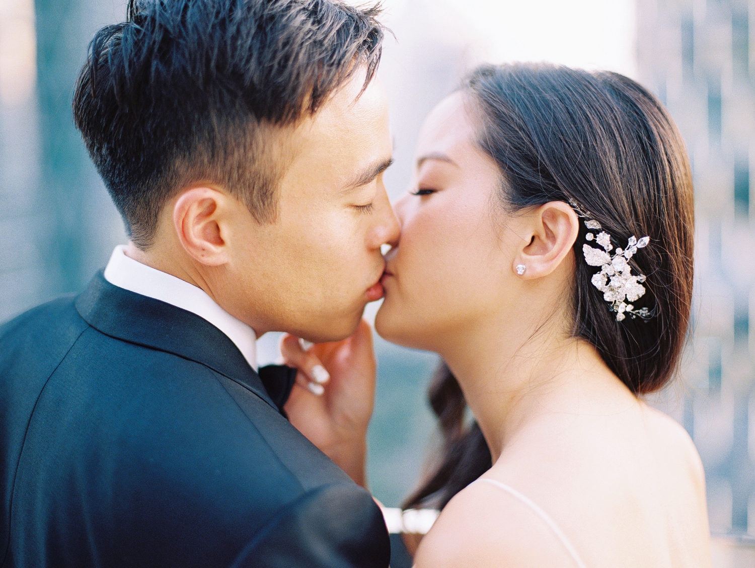 romantic kiss in bangkok thailand