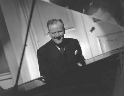 A US publicity shot from 1935/6.