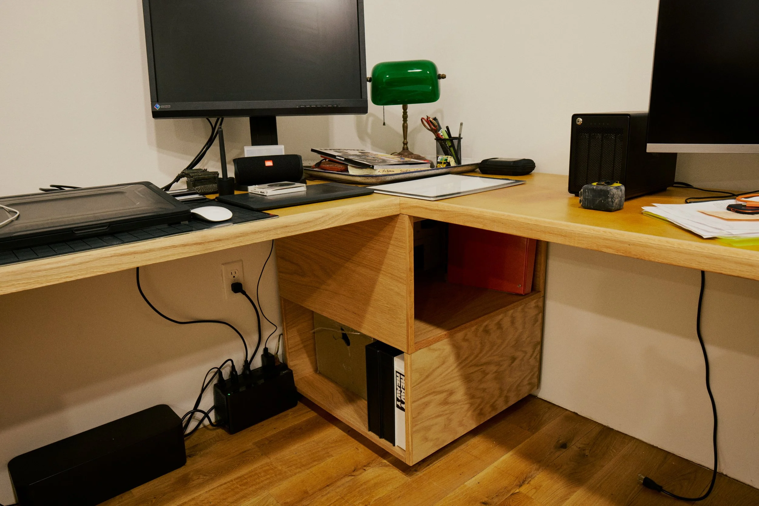 StudioDesk_020.jpg
