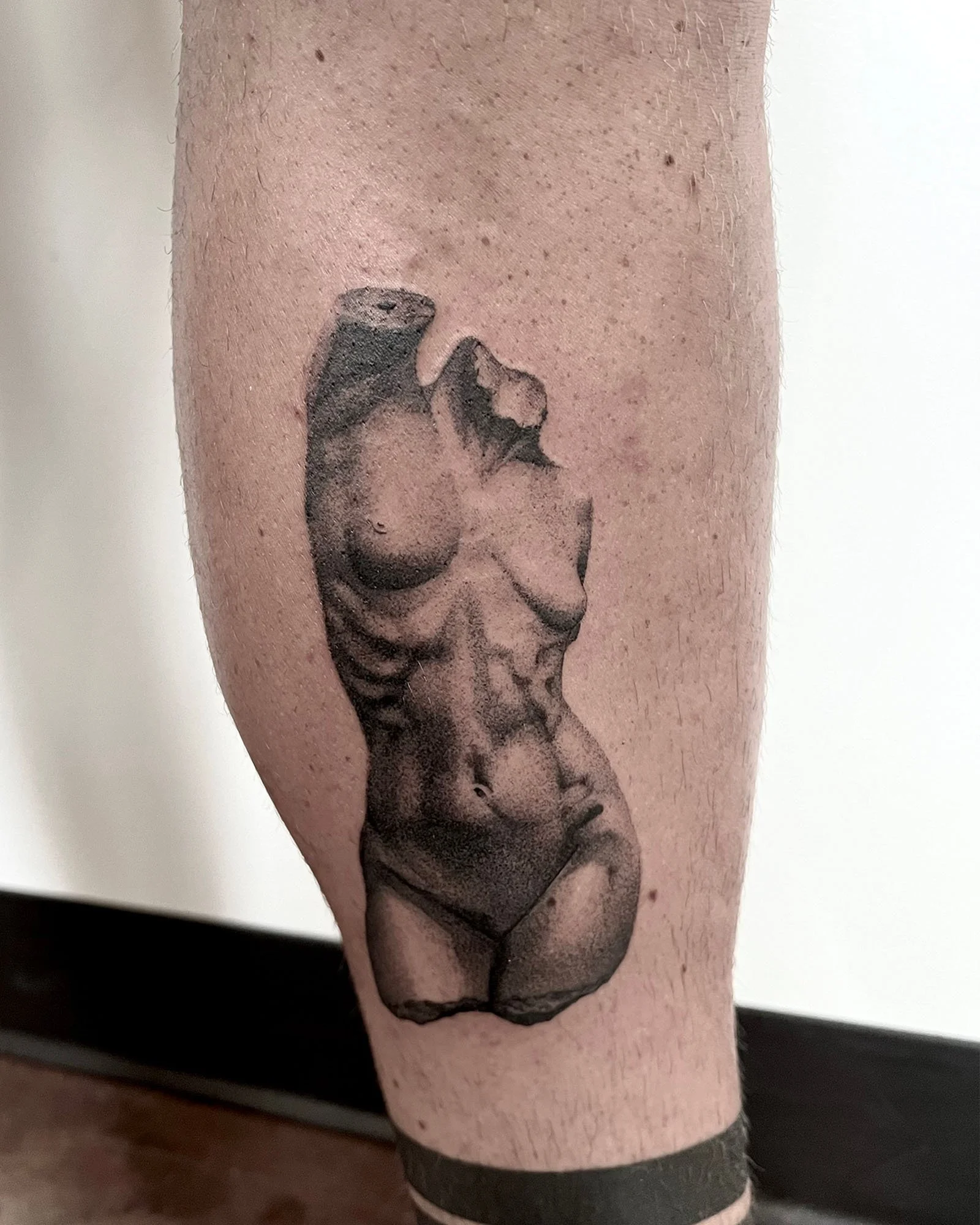 maddie-stanaland-black-grey-fine-line-sculpture-tattoo-daphne-alabama.jpg