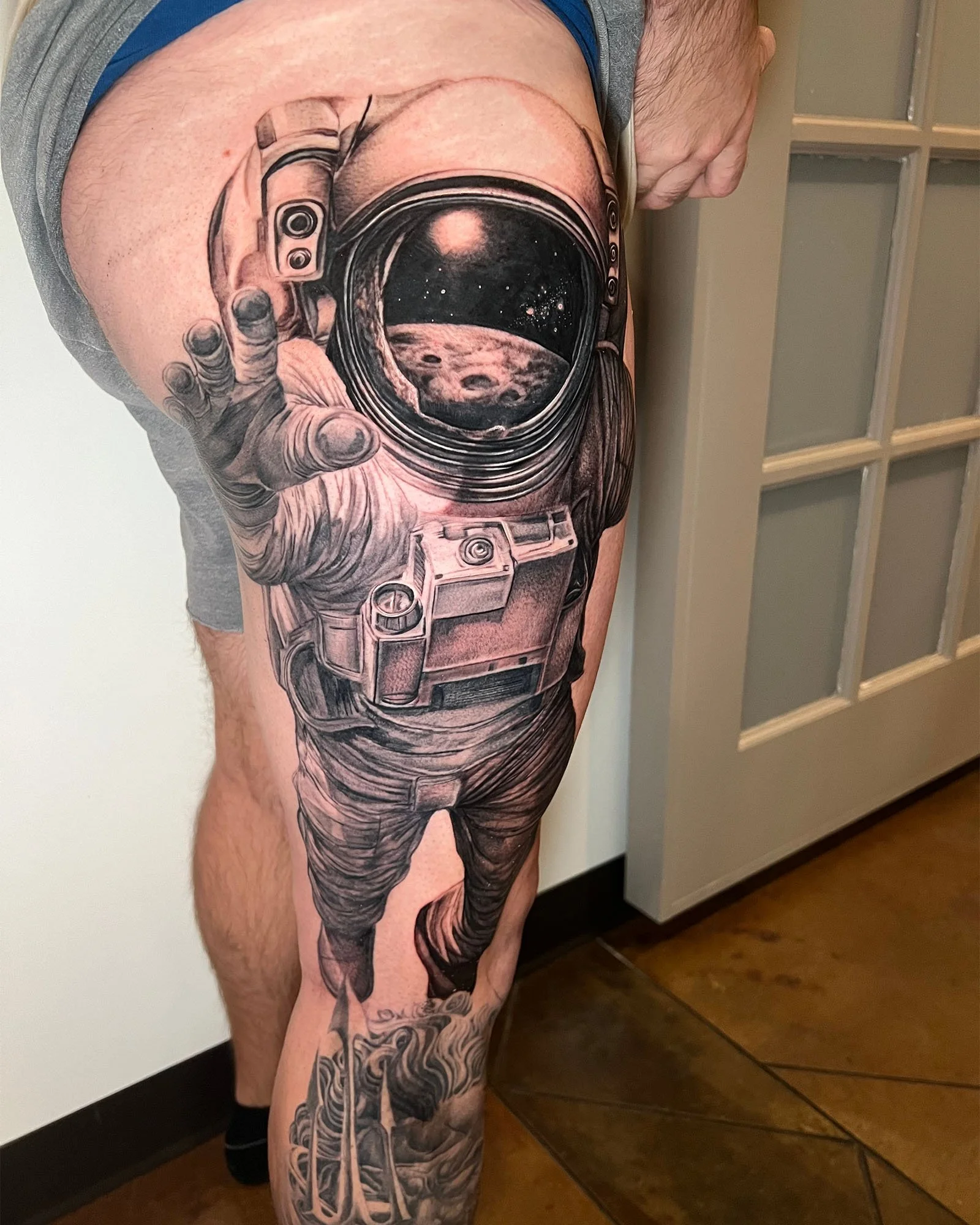 maddie-stanaland-black-grey-large-scale-astronaut-tattoo-daphne-alabama.jpg