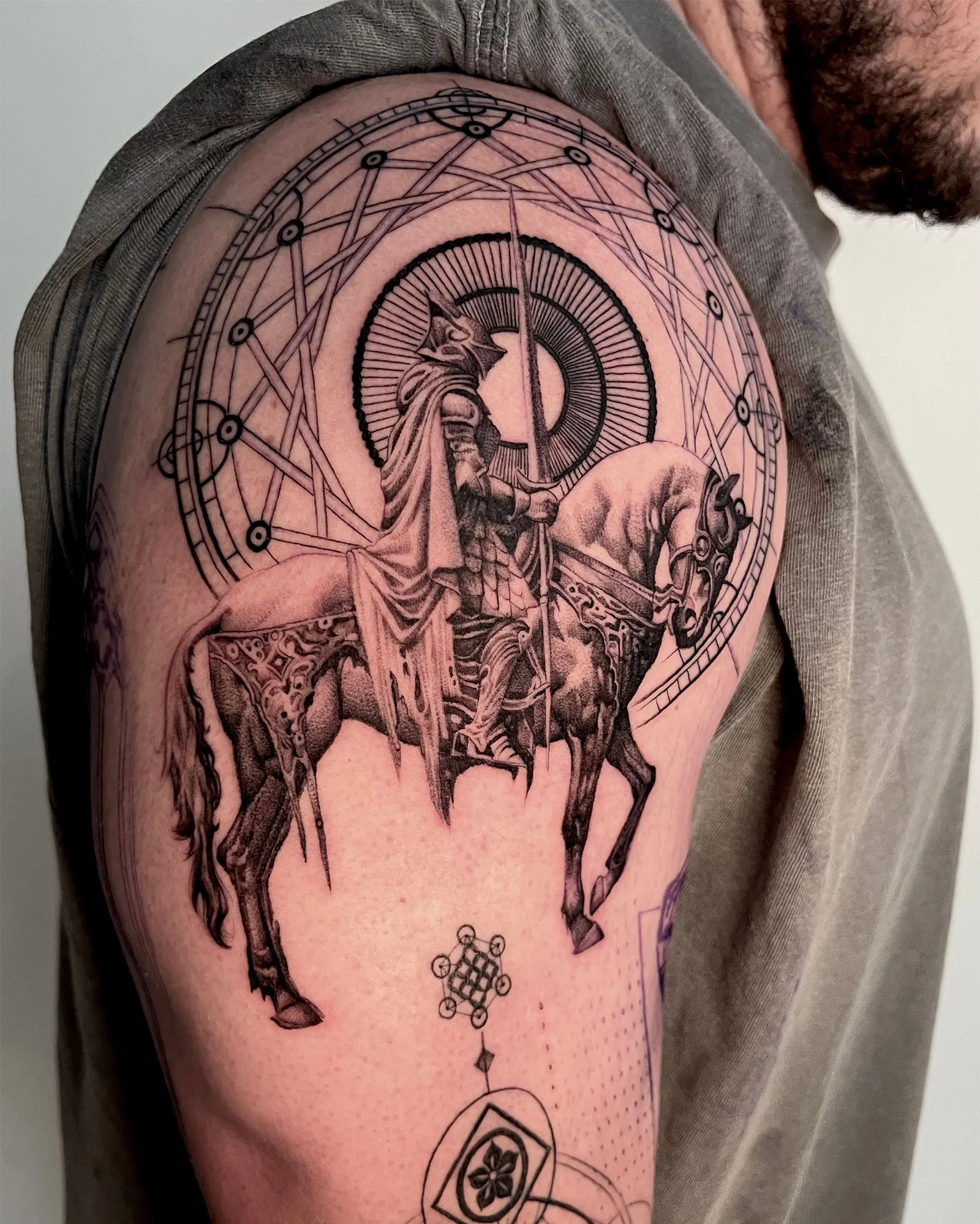 maddie-stanaland-black-grey-large-scale-modern-graphics-tattoo-daphne-alabama.jpg