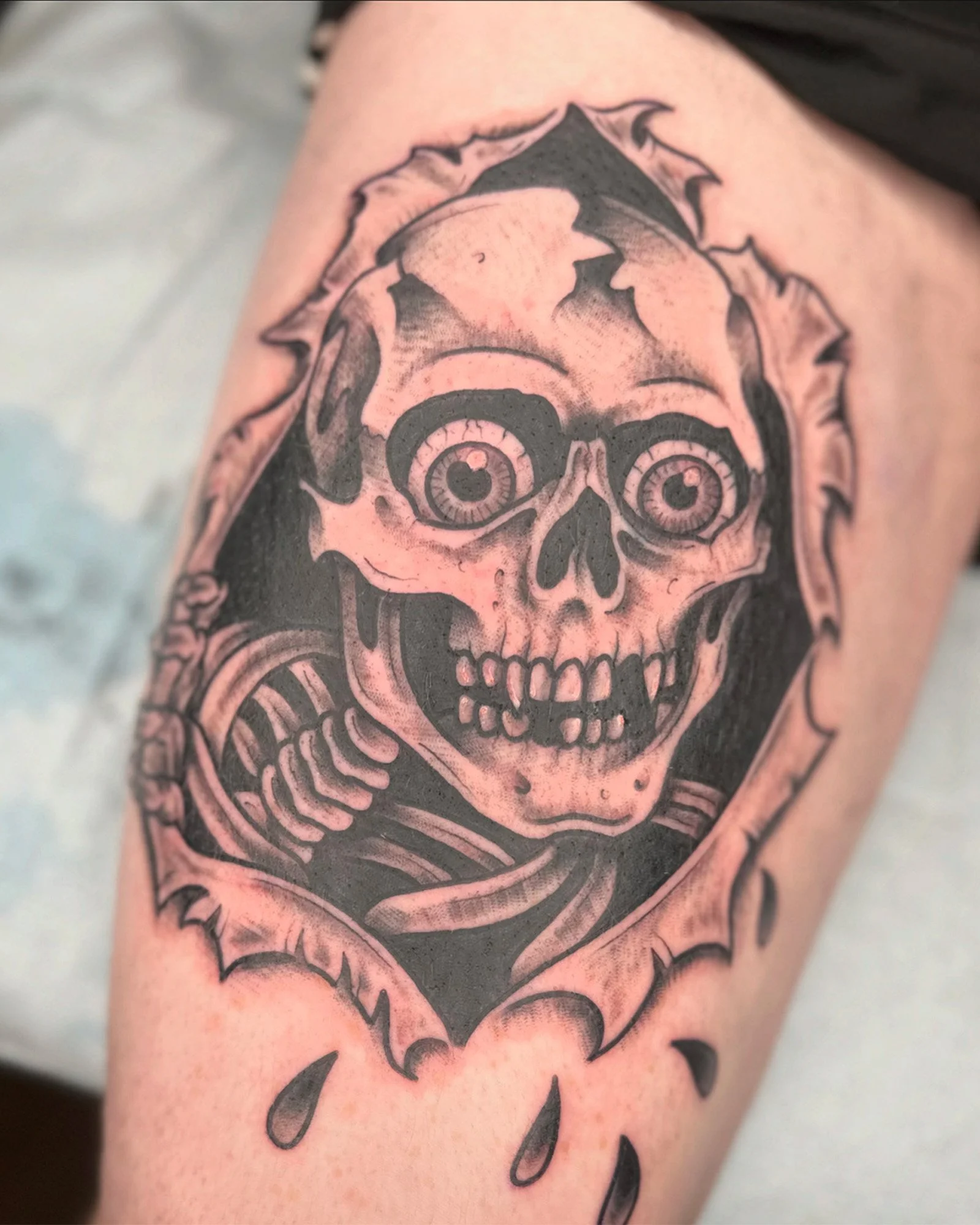 pat-duval-american-traditional-black-grey-skull-skelton-tattoo-daphne-alabama.jpg