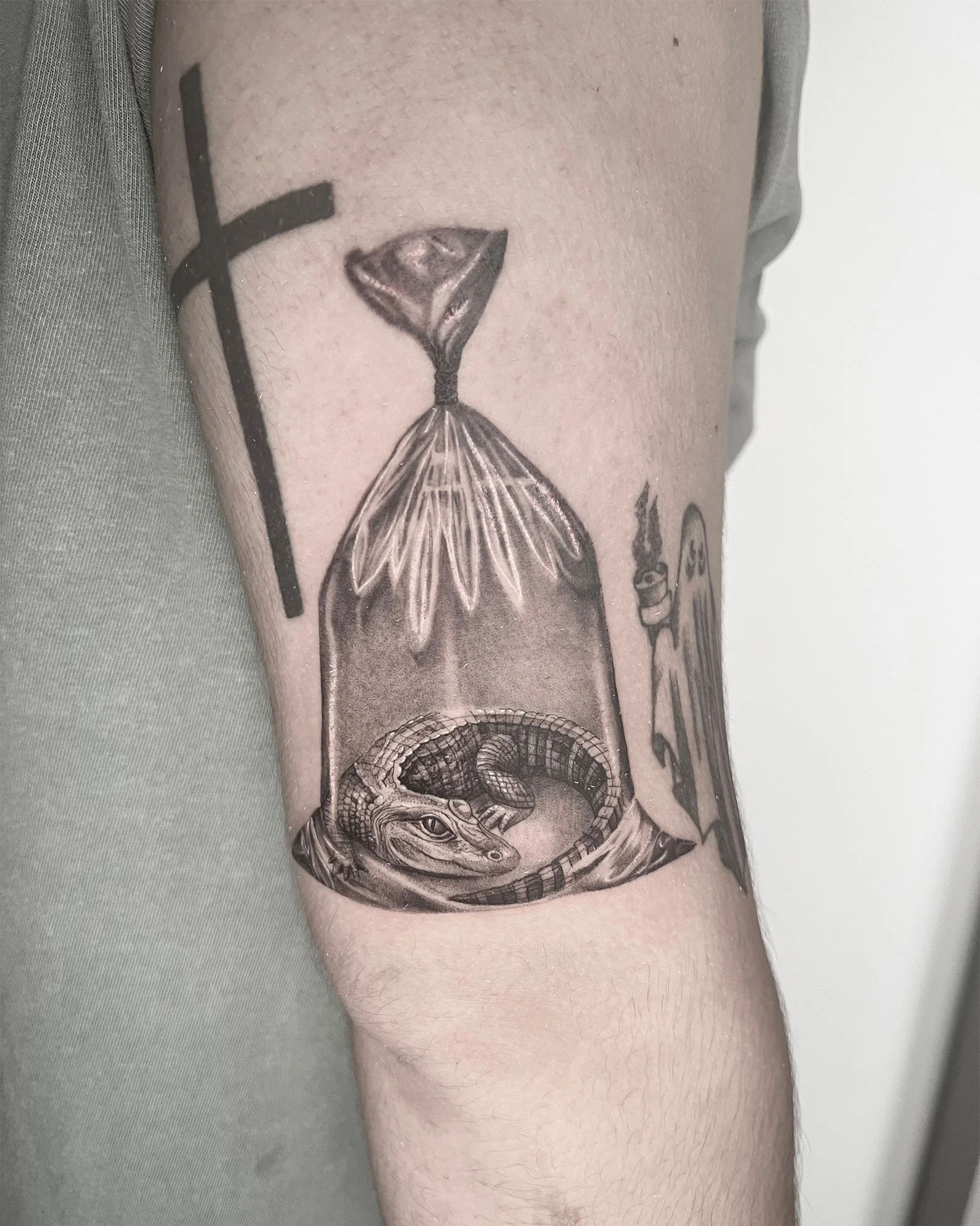 maddie-stanaland-black-grey-abstract-alligator-tattoo-daphne-alabama.jpg