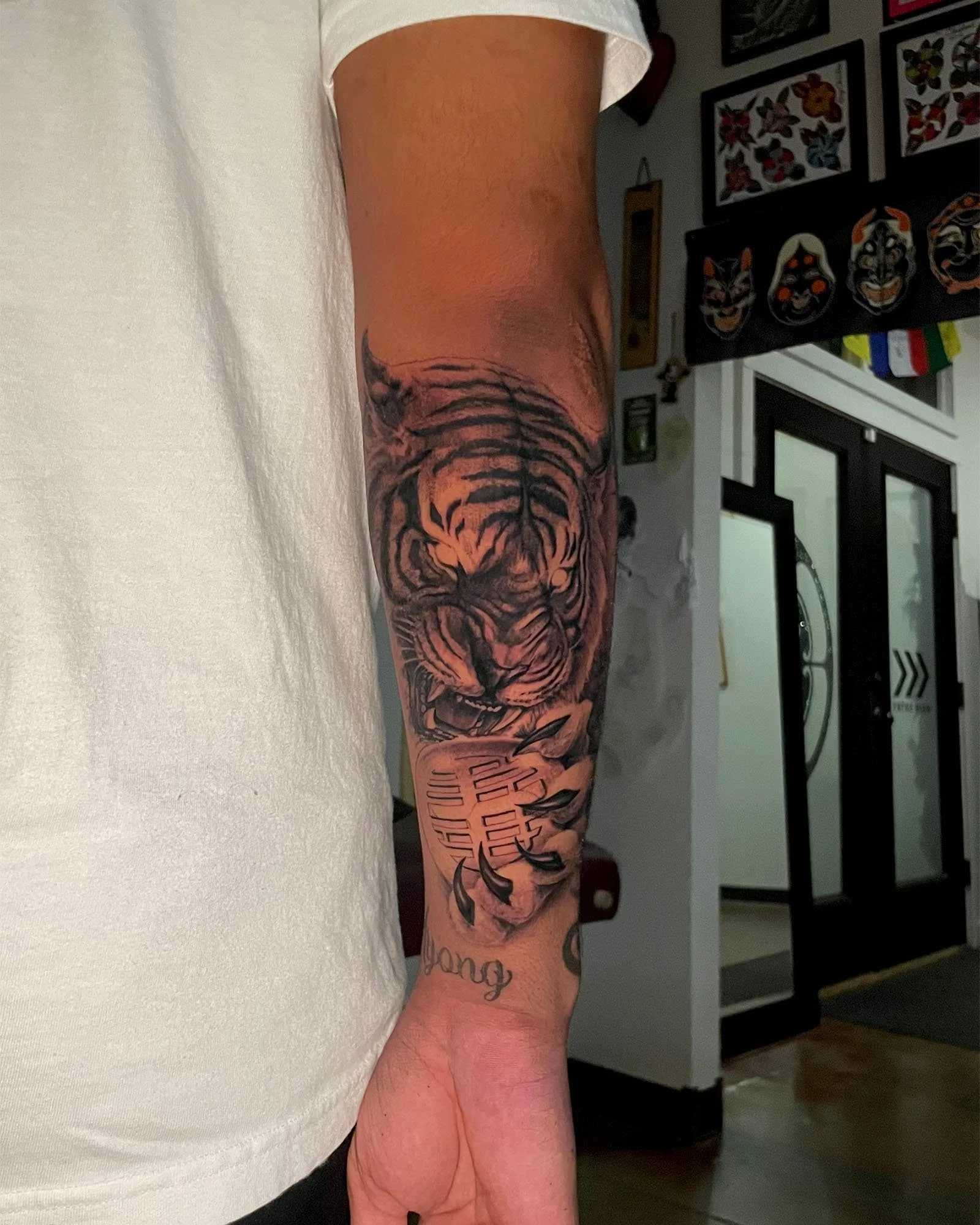 zach-long-black-grey-tiger-tattoo-daphne-alabama.jpg