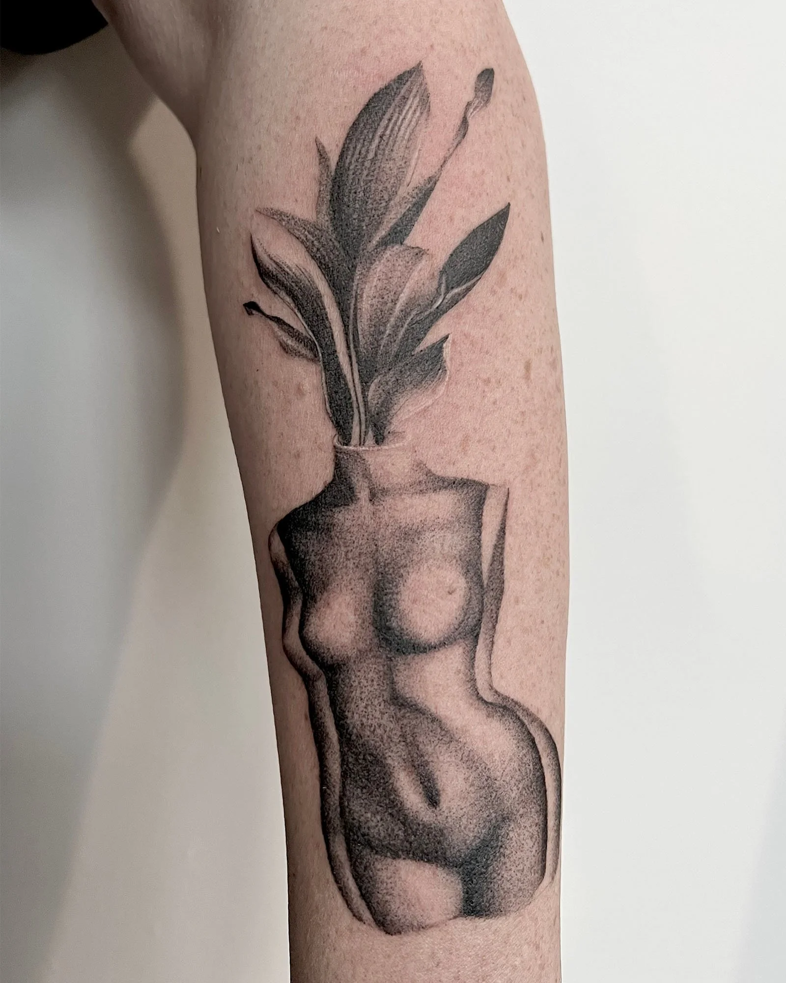 maddie-stanaland-black-grey-abstract-surrealism-sculpture-tattoo-daphne-alabama.jpg