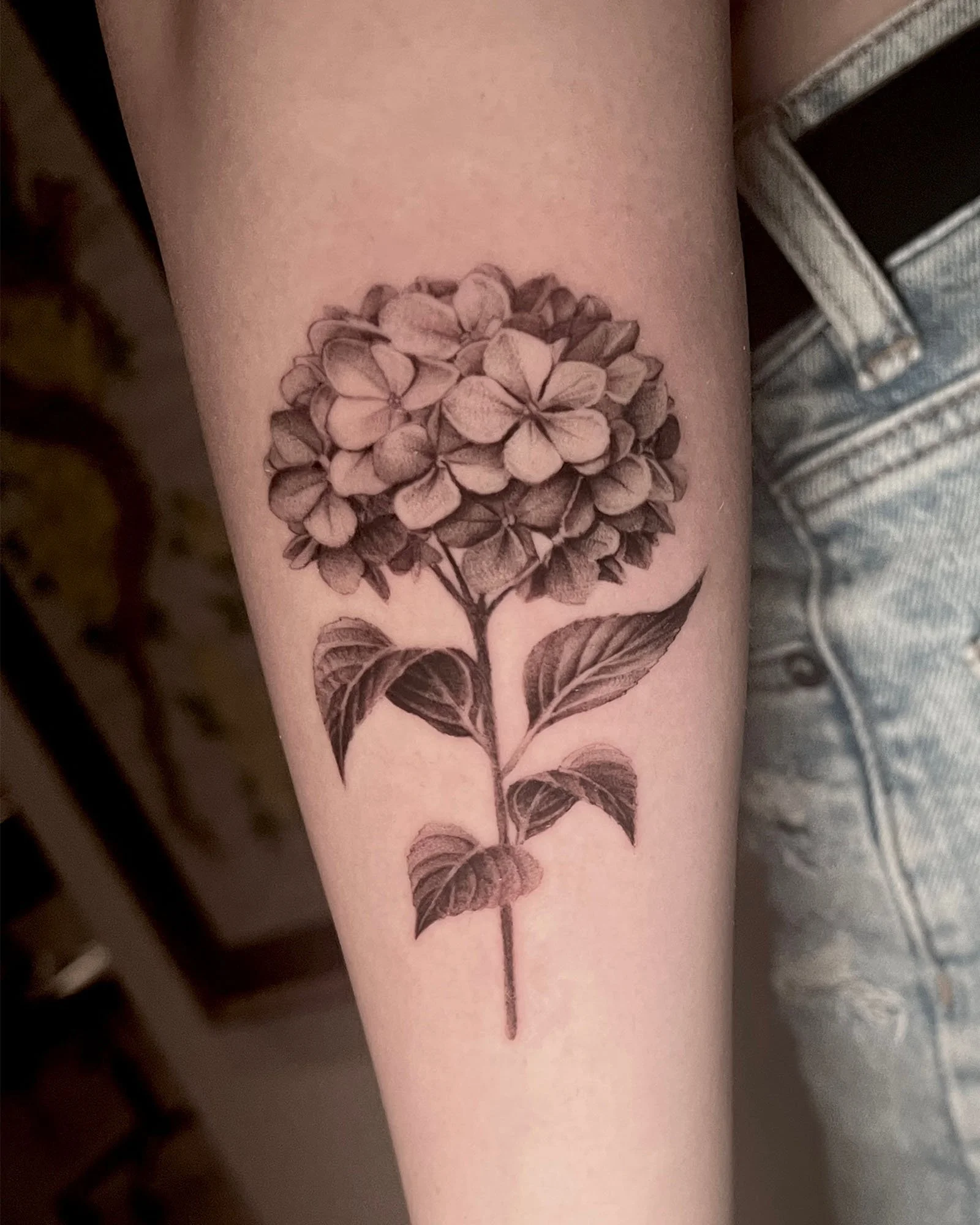 maddie-stanaland-black-grey-photo-realistic-flowers-tattoo-daphne-alabama.jpg