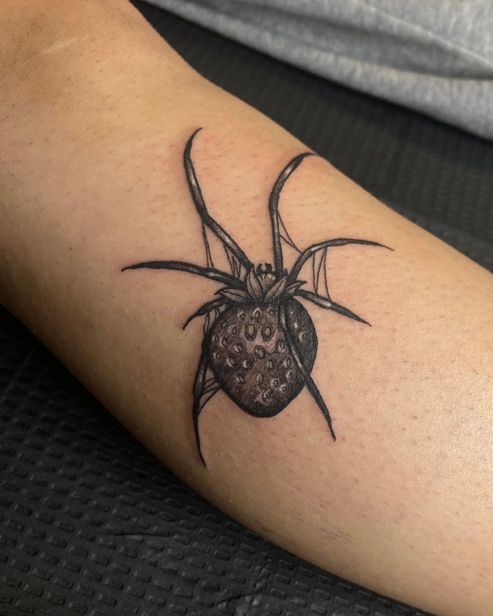 rob-green-black-grey-fine-line-spider-tattoo-daphne-alabama.jpg