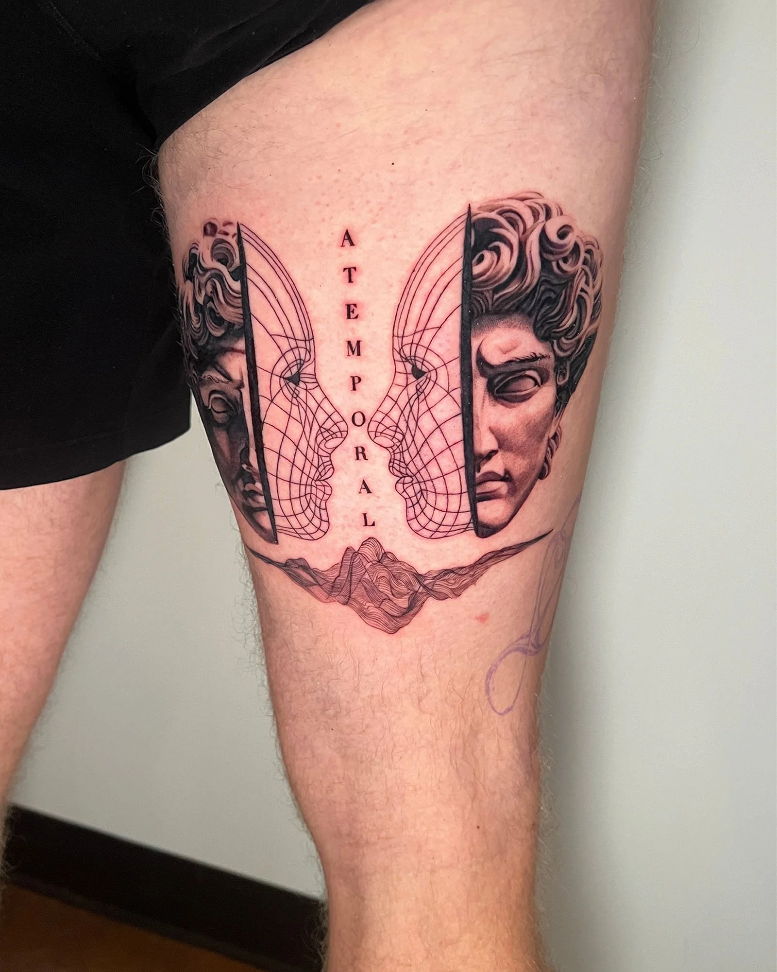 maddie-stanaland-black-grey-abstract-thigh-tattoo-daphne-alabama.jpg