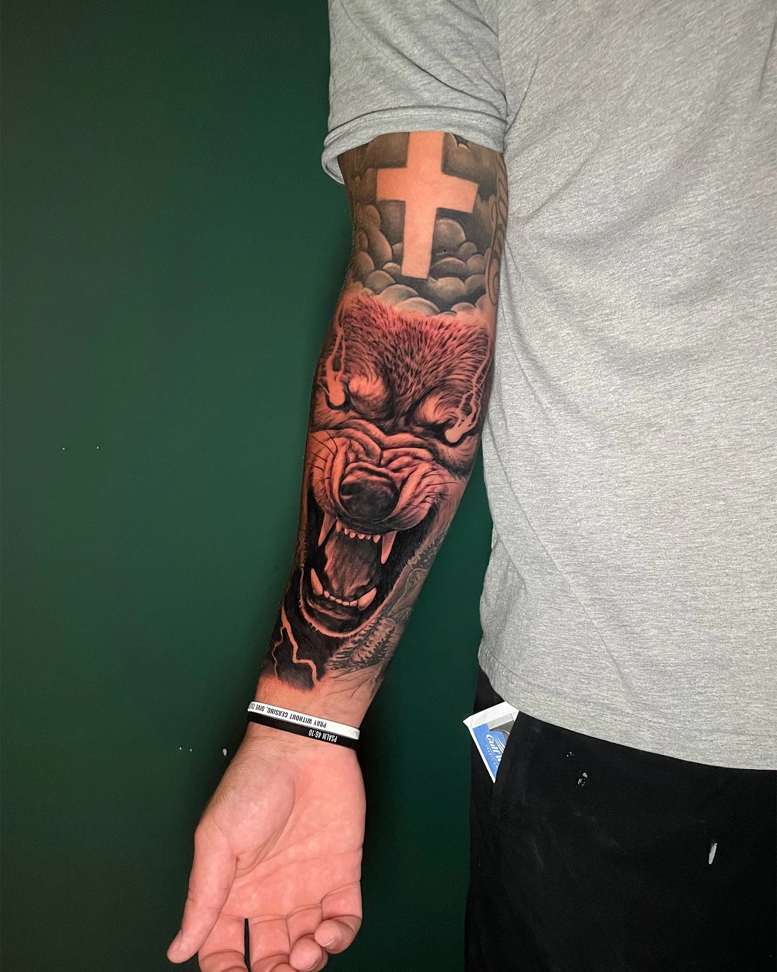 zach-long-black-grey-realism-wolf-tattoo-daphne-alabama.jpg