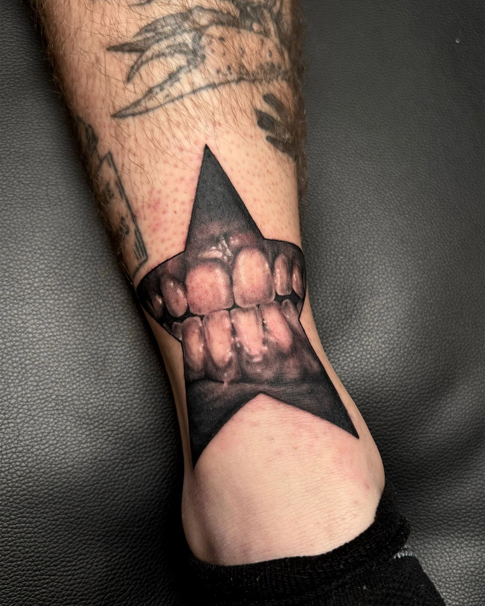 zach-long-black-grey-teeth-tattoo-daphne-alabama.jpg