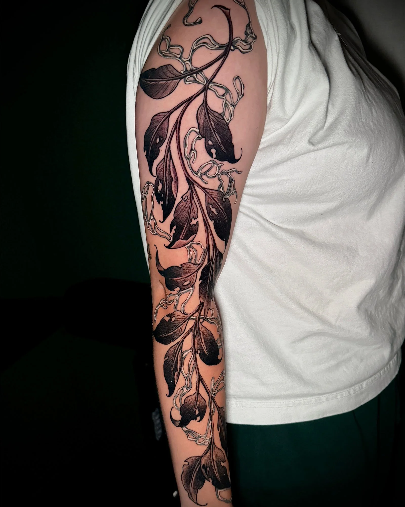  aj-rockwell-large-scale-illustrative-black-grey-floral-tattoo-daphne-alabama.jpg