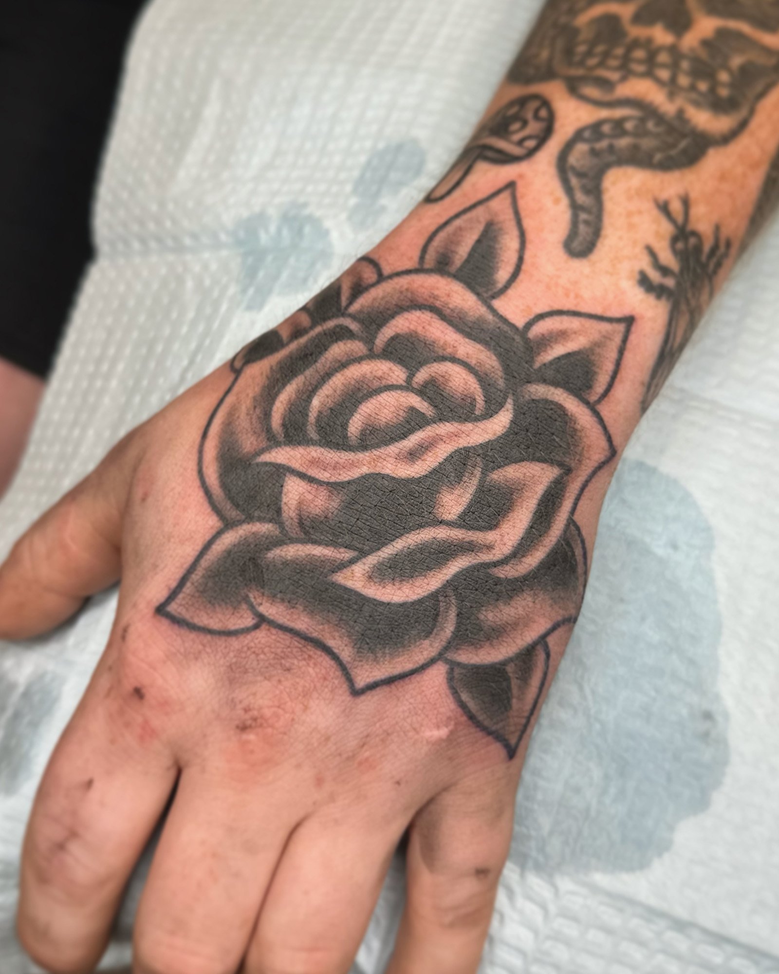 pat-duval-american-traditional-black-grey-rose-hand-tattoo-daphne-alabama.jpg