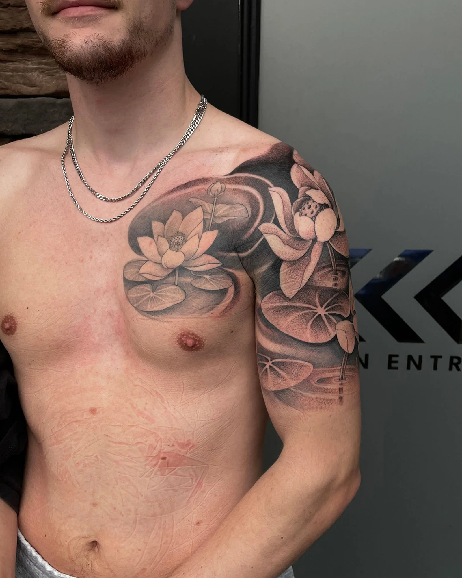 peter-anderson-black-grey-large-scale-floral-tattoo-daphne-alabama.jpg