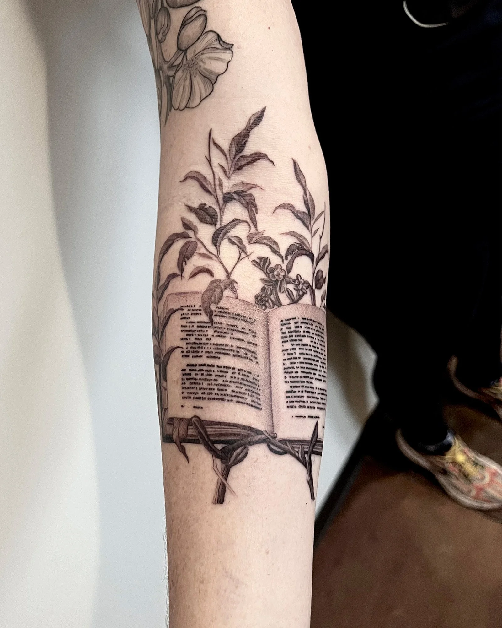 maddie-stanaland-black-grey-photo-realism-bible-tattoo-daphne-alabama.jpg