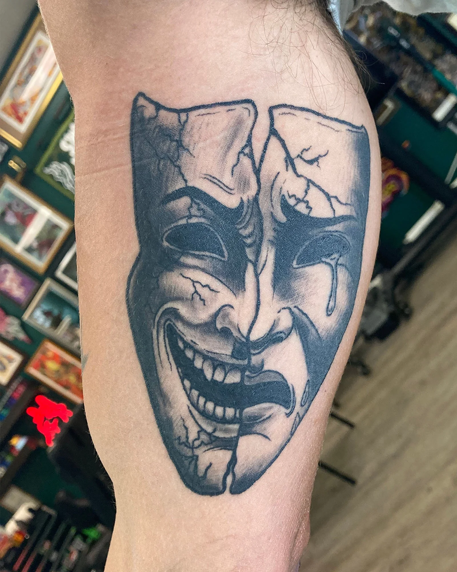 rob-green-black-grey-drama-masks-tattoo-daphne-alabama.jpg