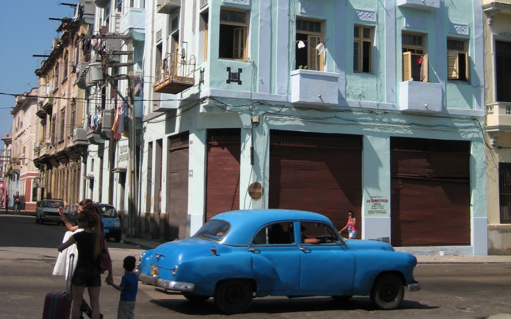 Cuba-blue-vintage-car.jpg