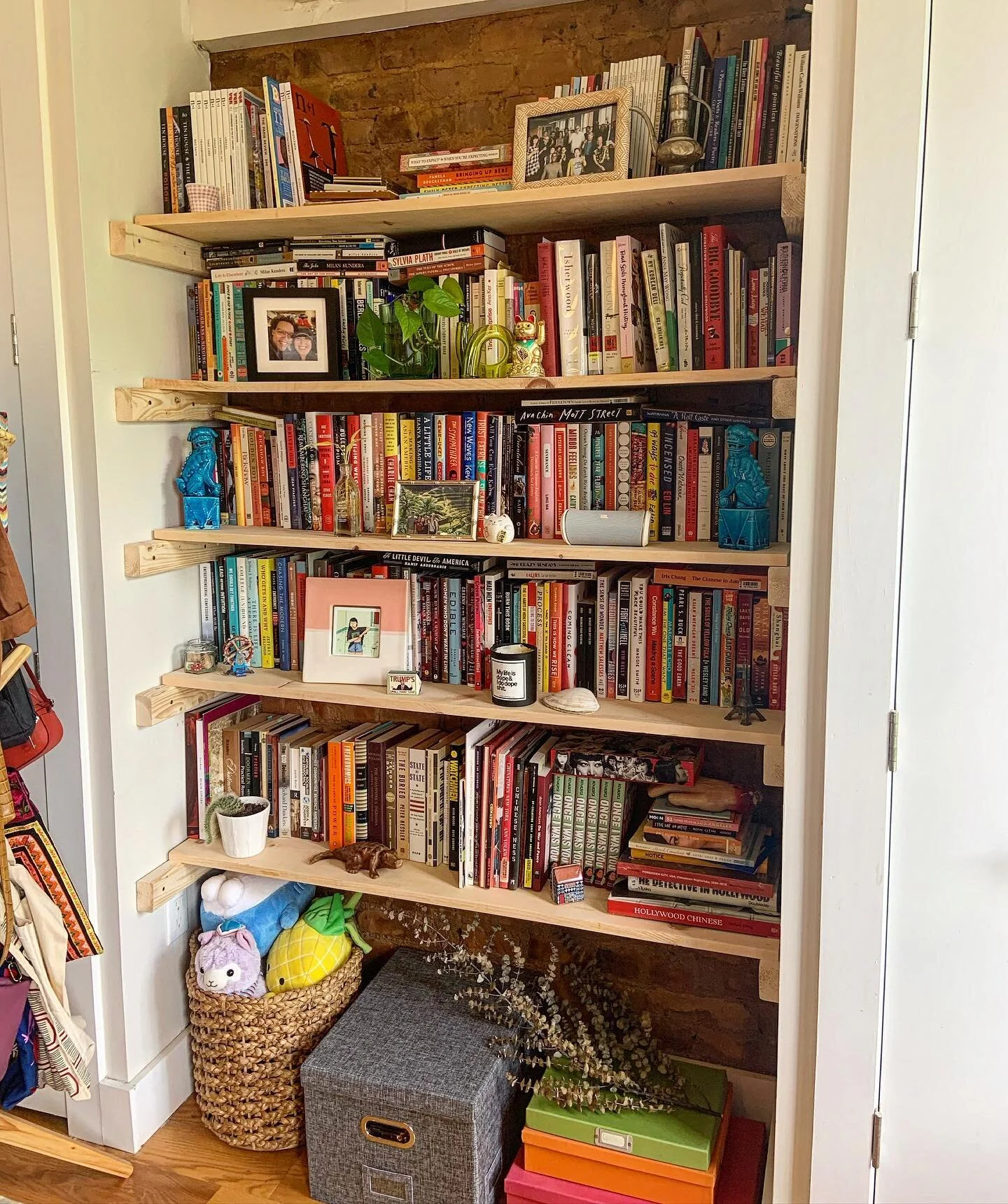 Last last weekend&rsquo;s DIY project. Slightly janky, not everything was cut precisely, one board is warped, and there were mishaps I had to work around. But otherwise, I&rsquo;m pretty pleased with my new book shelves! They get the job done. 📚📚 S