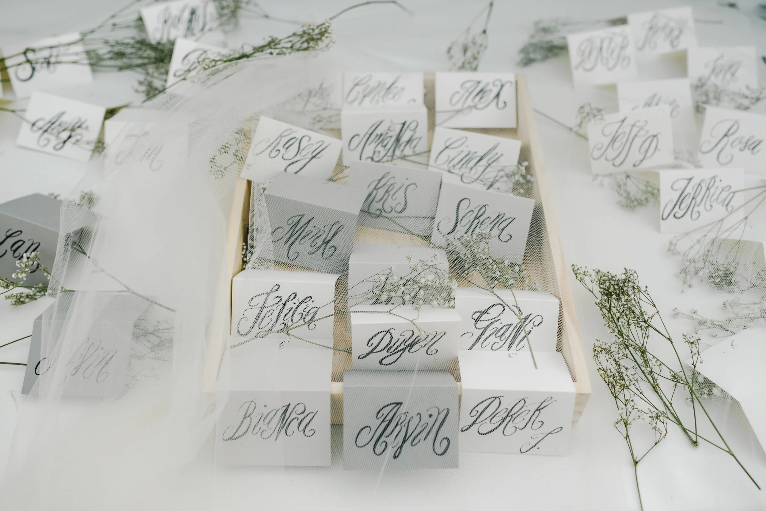 Sandy & Ben | escort cards | photography x main & simple