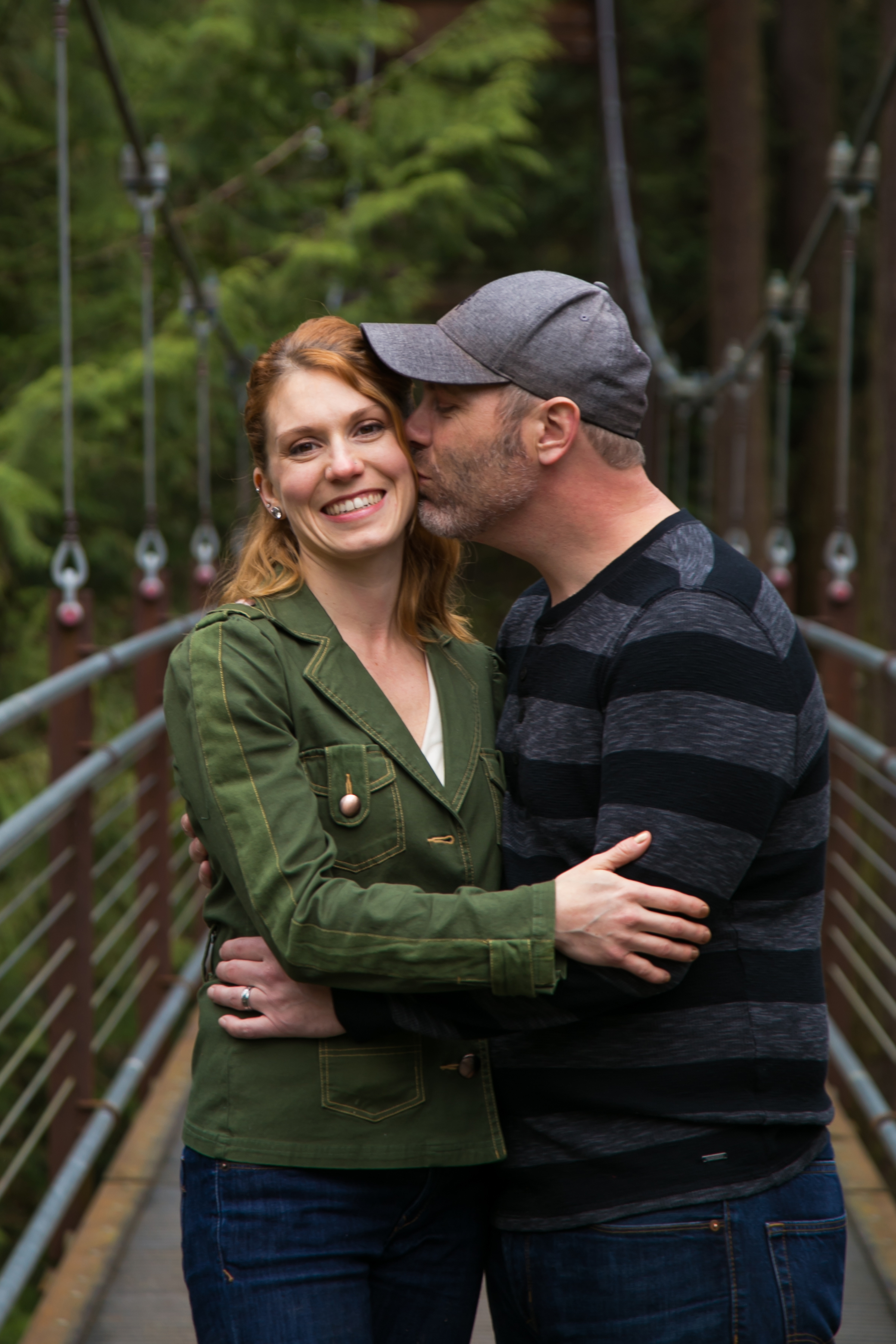 Seattle Family Photographer | G. Lin Photography | Husband kissing wife on cheek