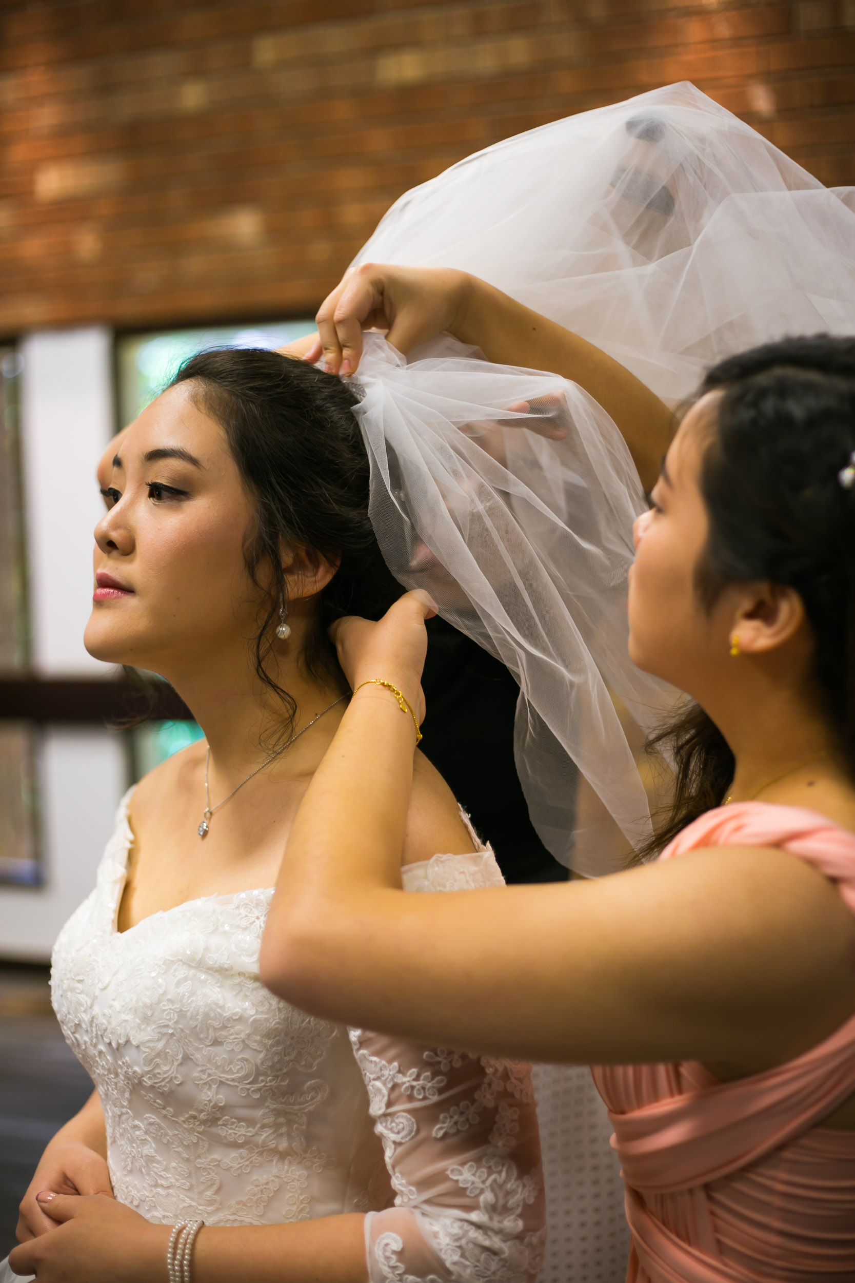 Raleigh Wedding Photographer | G. Lin Photography | Woman helping bride put on veil