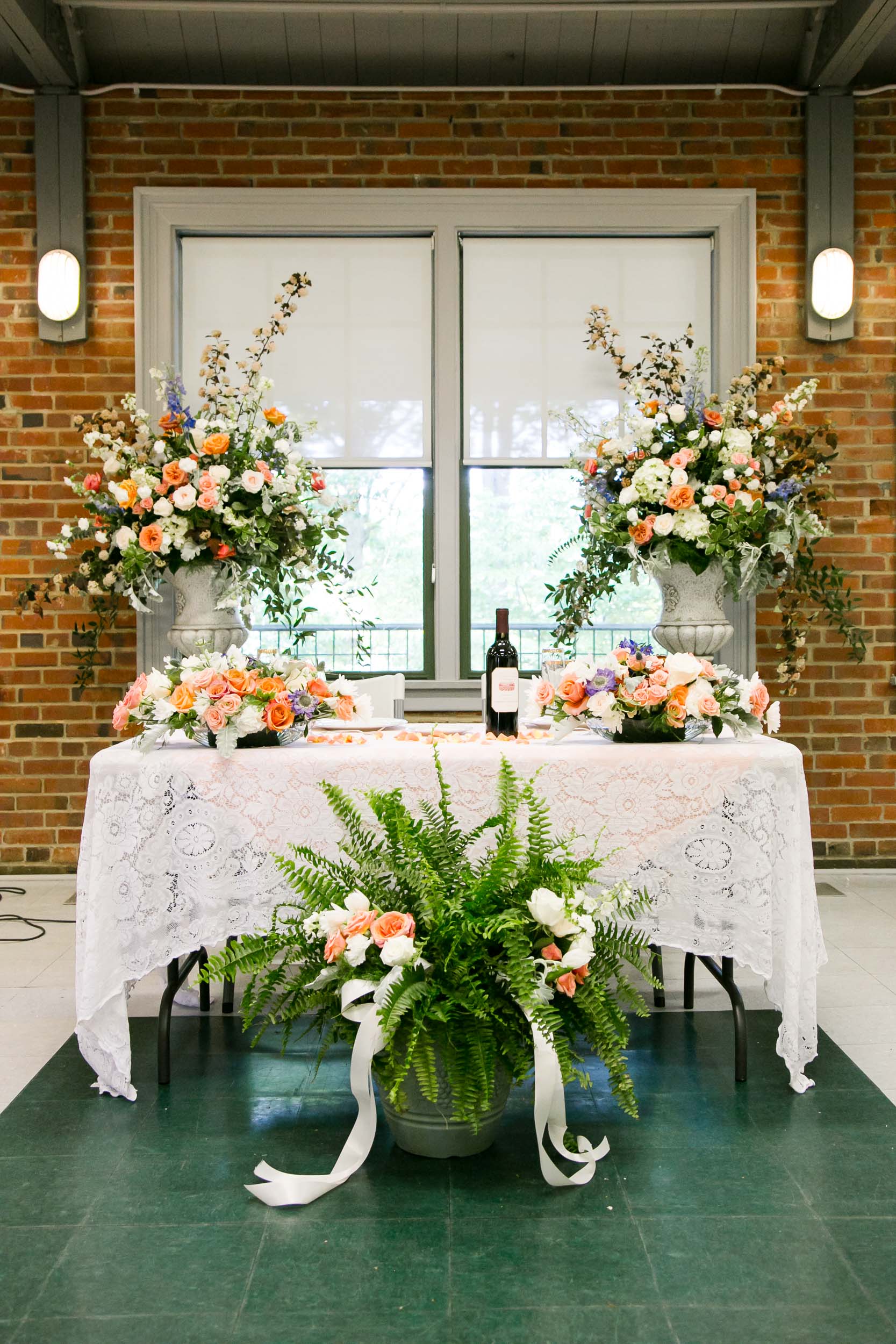 Beautiful Wedding Floral Arrangement | Campbell Lodge Wedding Photographer | By G. Lin Photography