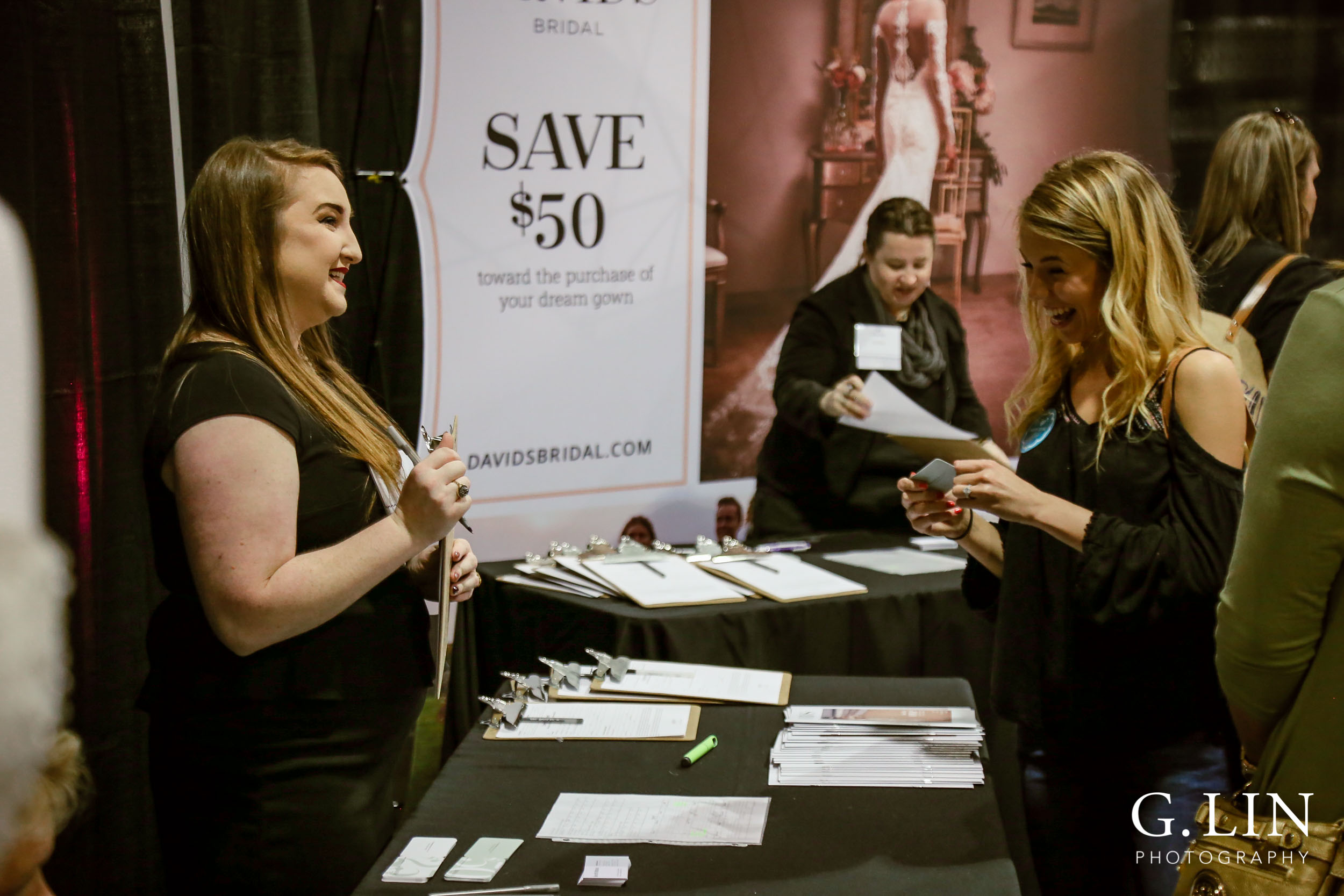 Raleigh Event Photographer | G. Lin Photography | Vendor and bride chatting at booth