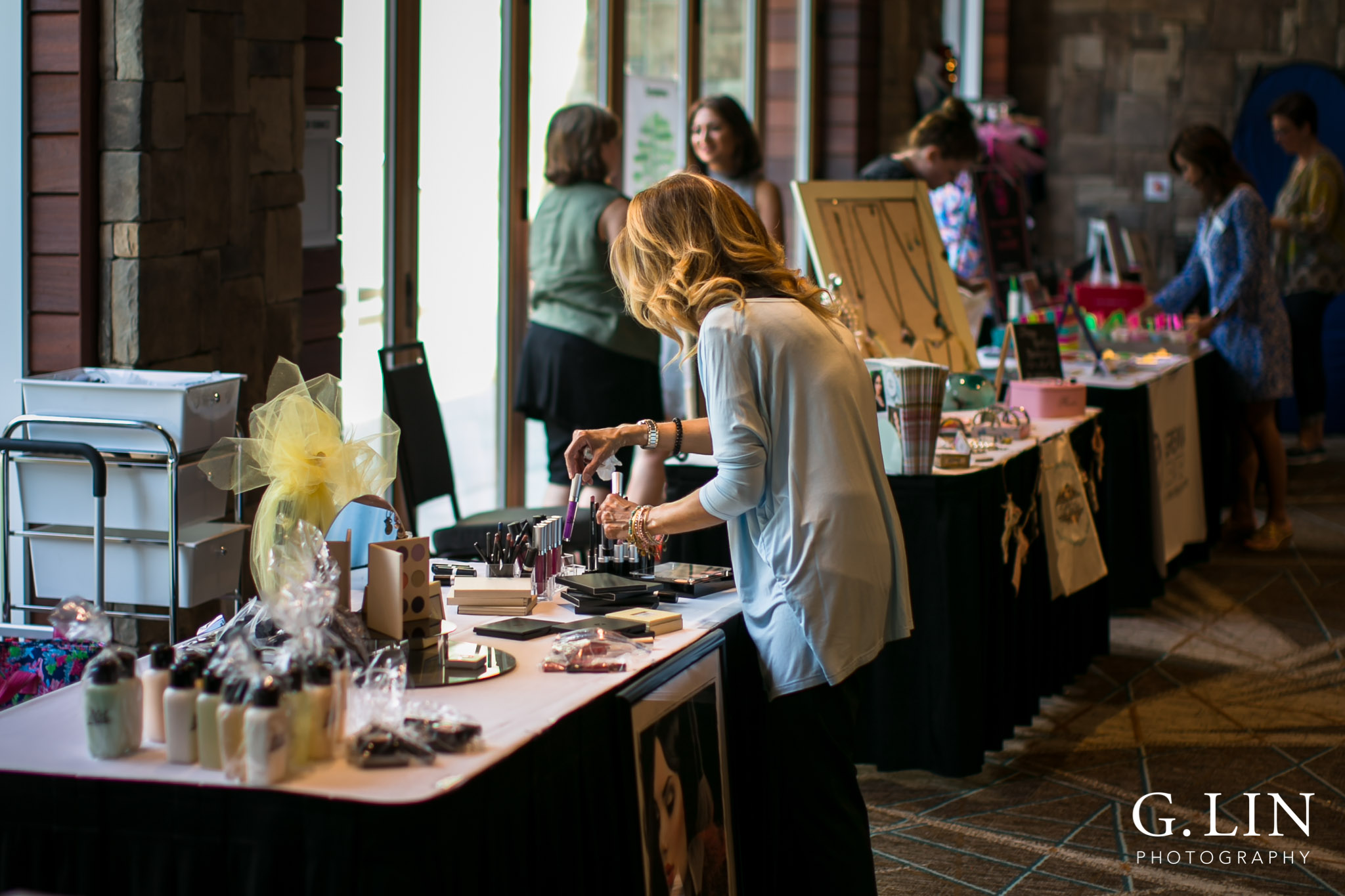 Raleigh Event Photographer | G. Lin Photography | Woman setting up table inside hotel
