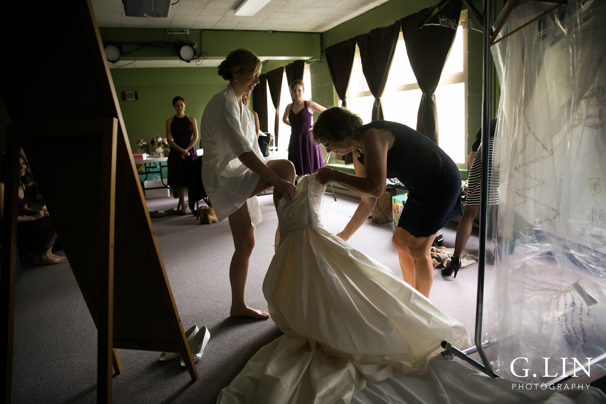 Raleigh Wedding Photographer | G. Lin Photography | Mom helping daughter get into wedding dress | Photo in color
