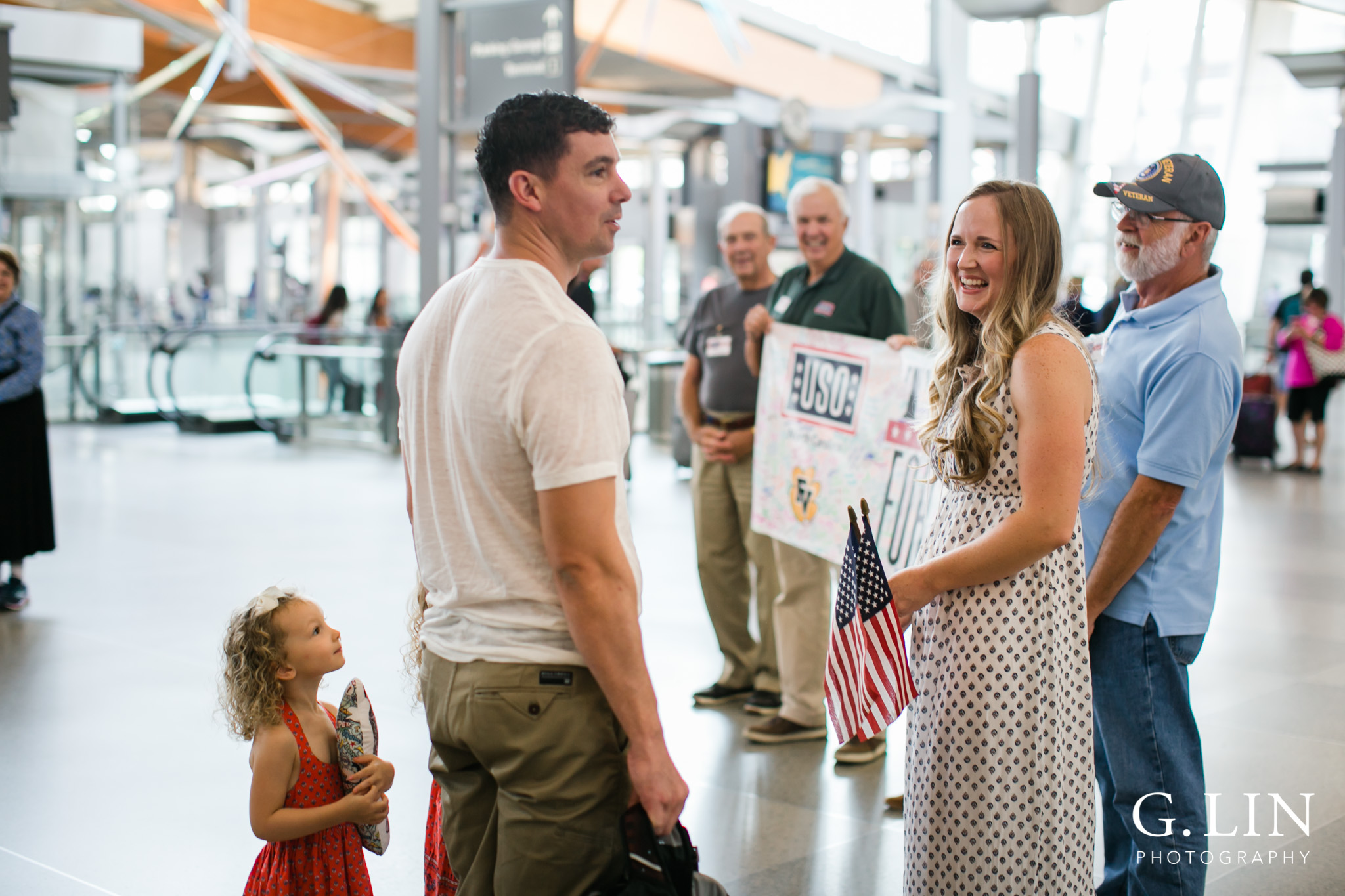 Raleigh Family Photographer | G. Lin Photography | dad greeted by USO and volunteers