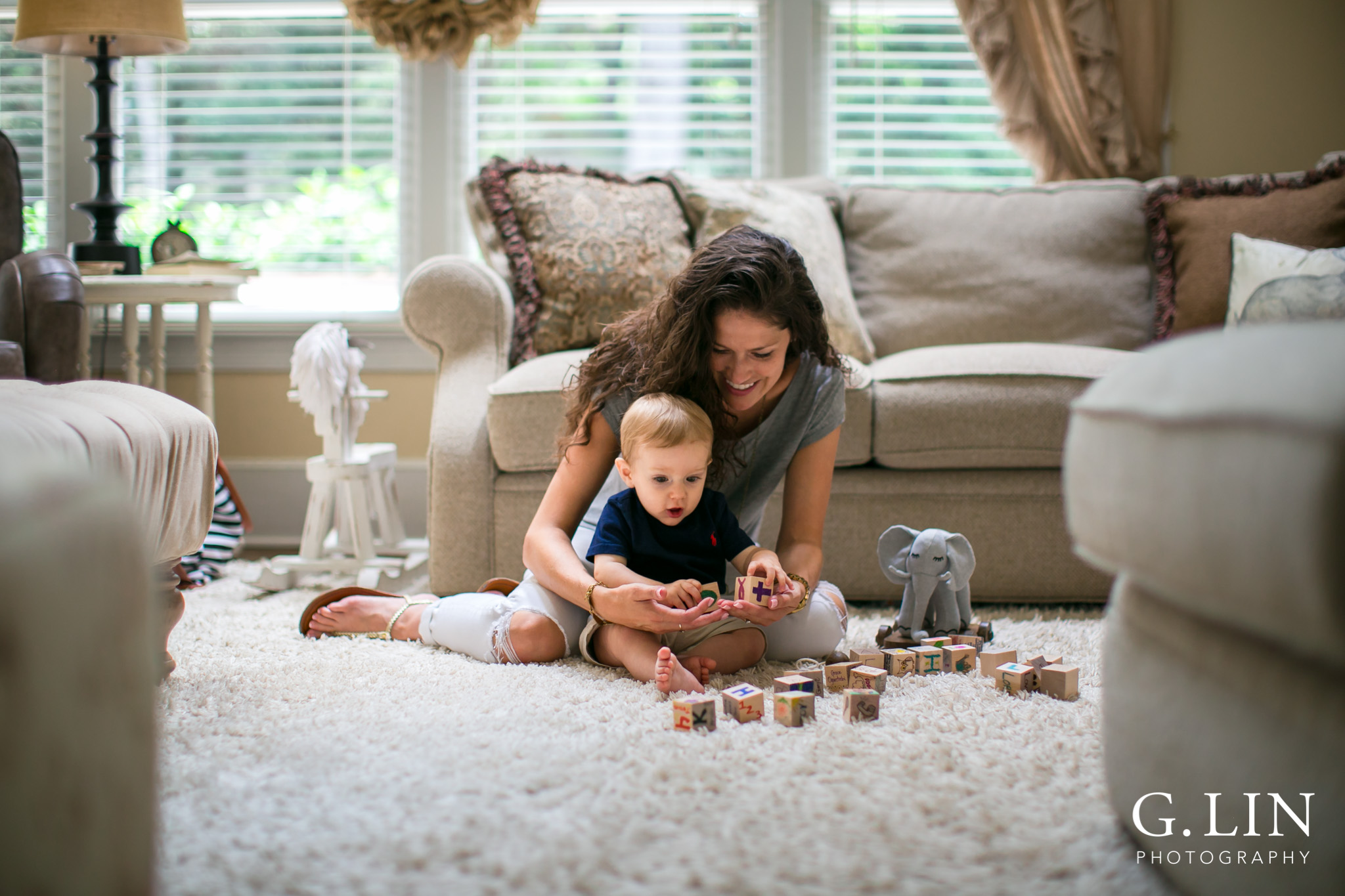 Raleigh Lifestyle Photographer | G. Lin Photography | Mom and baby playing with blocks in the living room