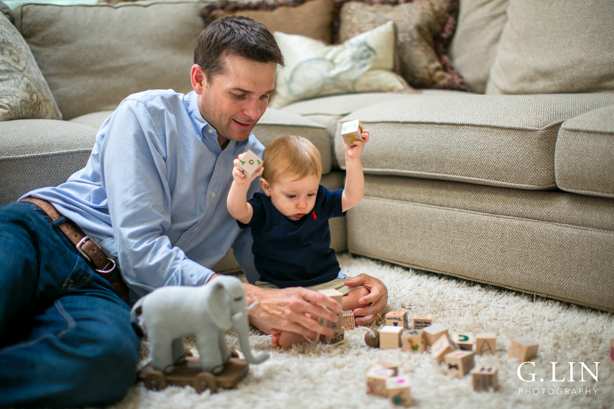 Raleigh Lifestyle Photographer | G. Lin Photography | Father and son playing with blocks in the living room