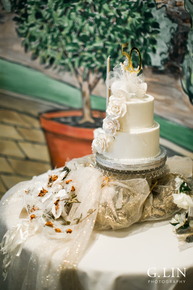 Raleigh Event Photographer | G. Lin Photography | Wedding cake displayed at restaurant