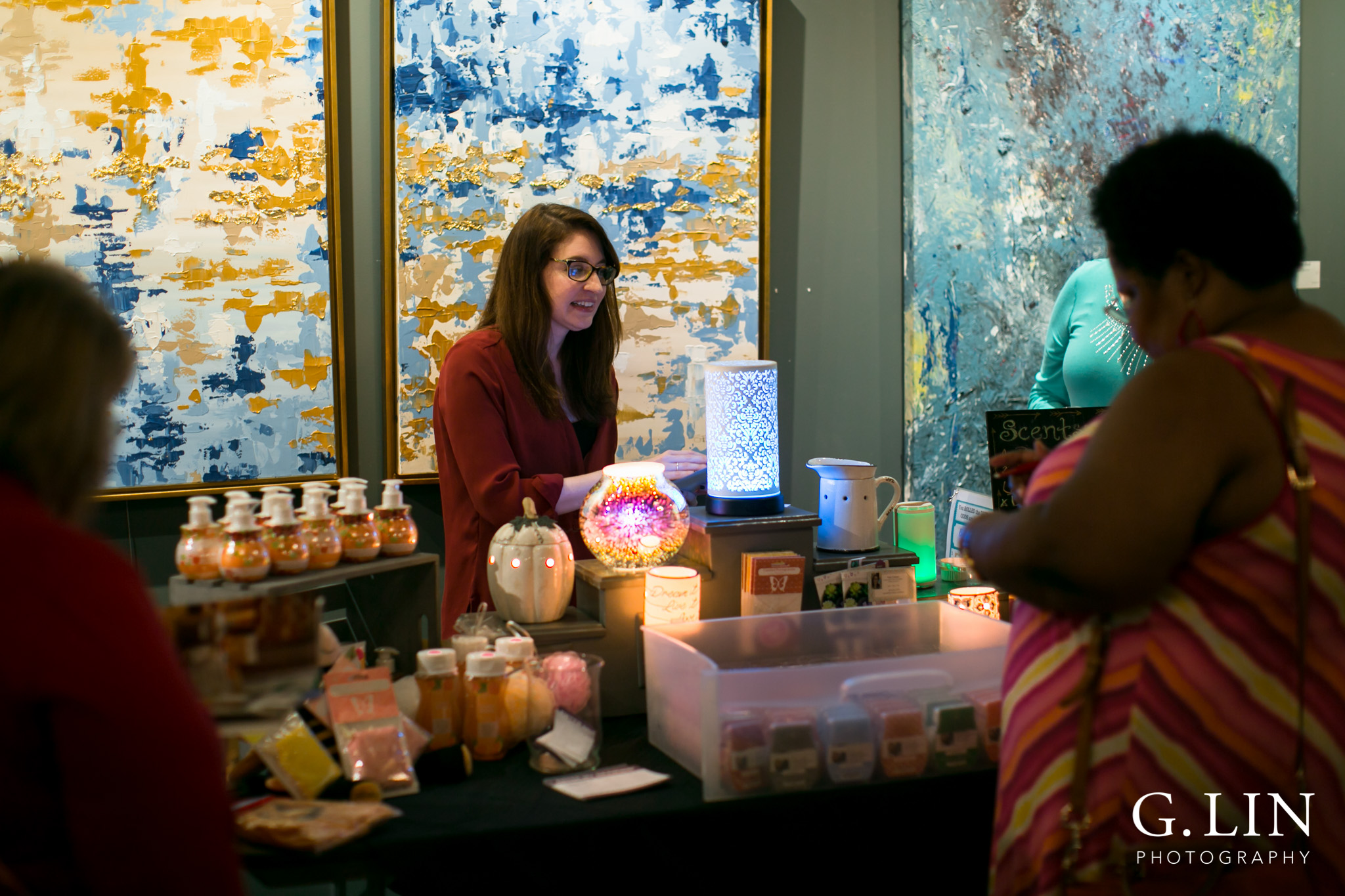 Raleigh Event Photographer | G. Lin Photography | Vendor greeting customer at booth