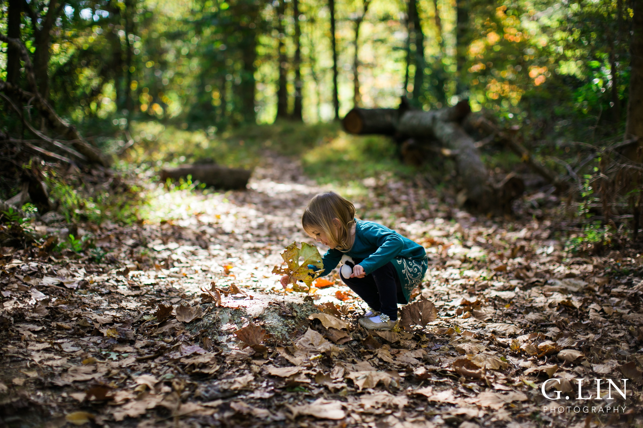 Durham Family Photographer | G. Lin Photography | girl holding leaf and playing with leaves